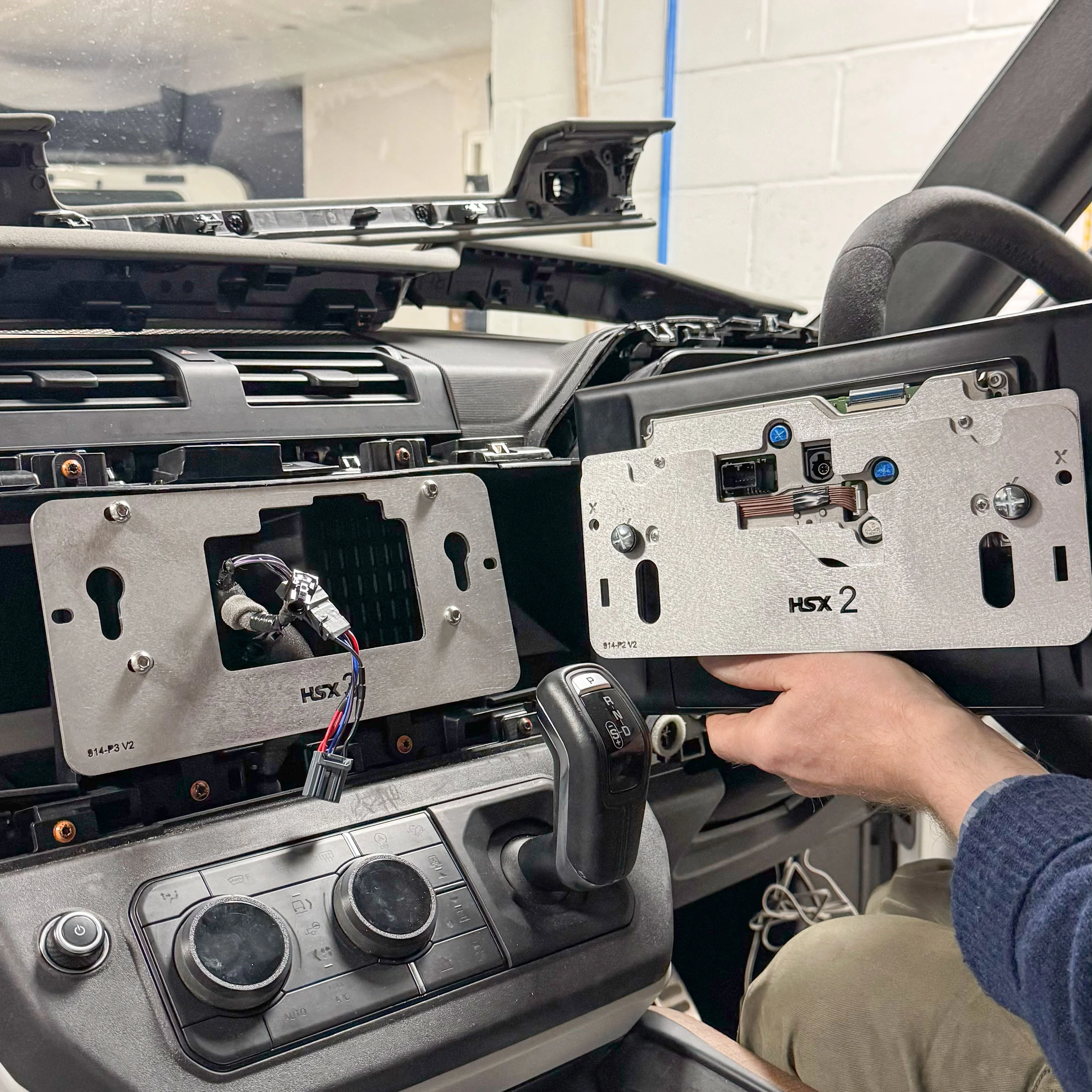 10" to 13.1" Infotainment Screen Kit for Land Rover Defender L663 (Brackets + Wiring Loom) - Image 8