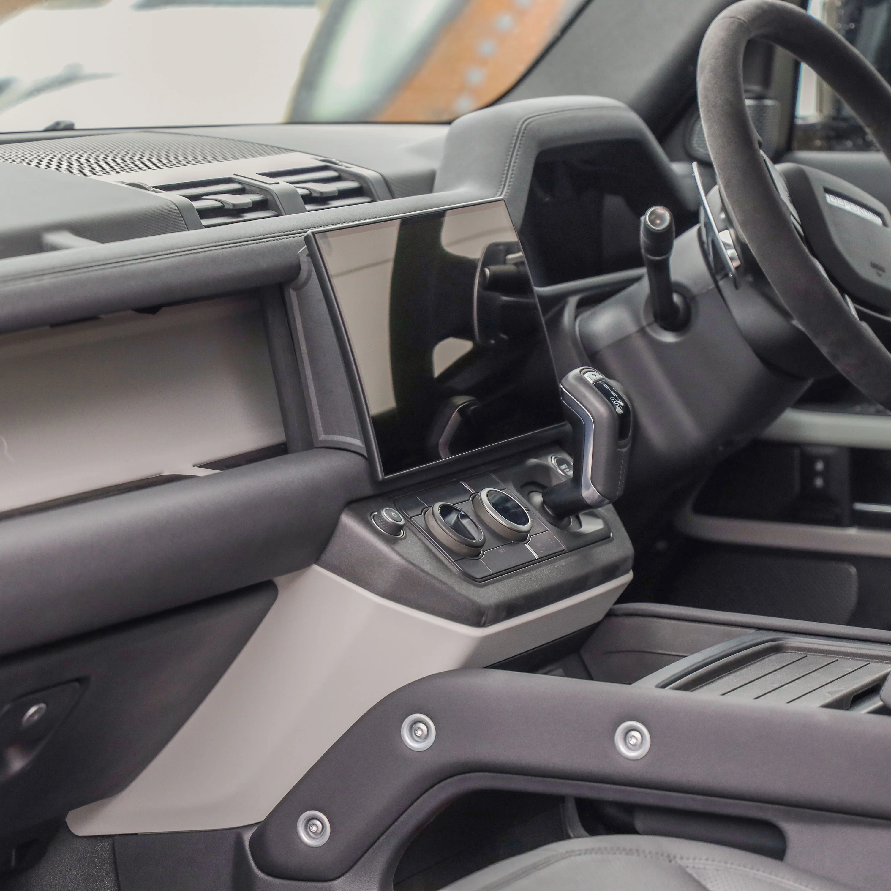 11.4" to 13.1" Infotainment Screen Kit for Land Rover Defender L663 (Brackets + Wiring Loom) - Image 2
