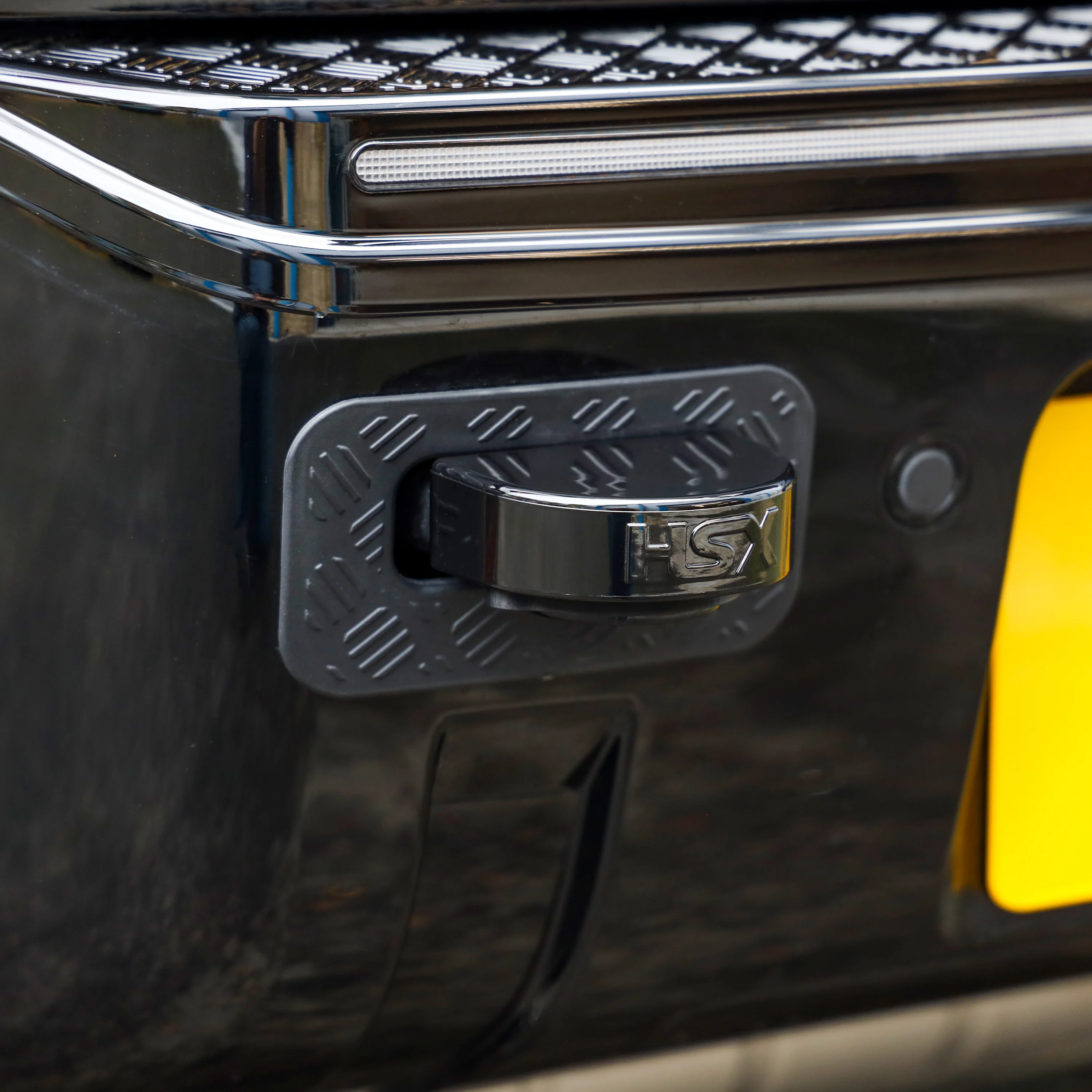 1x Tow Eye Bung for Land Rover Defender L663 - Smooth Top - Gloss Black - Image 4