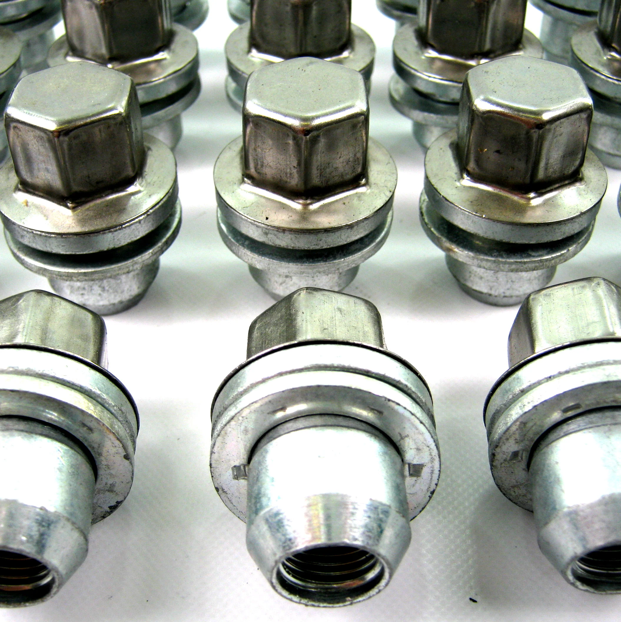 20 pc Wheel nut kit to fit New Land Rover Defender L663