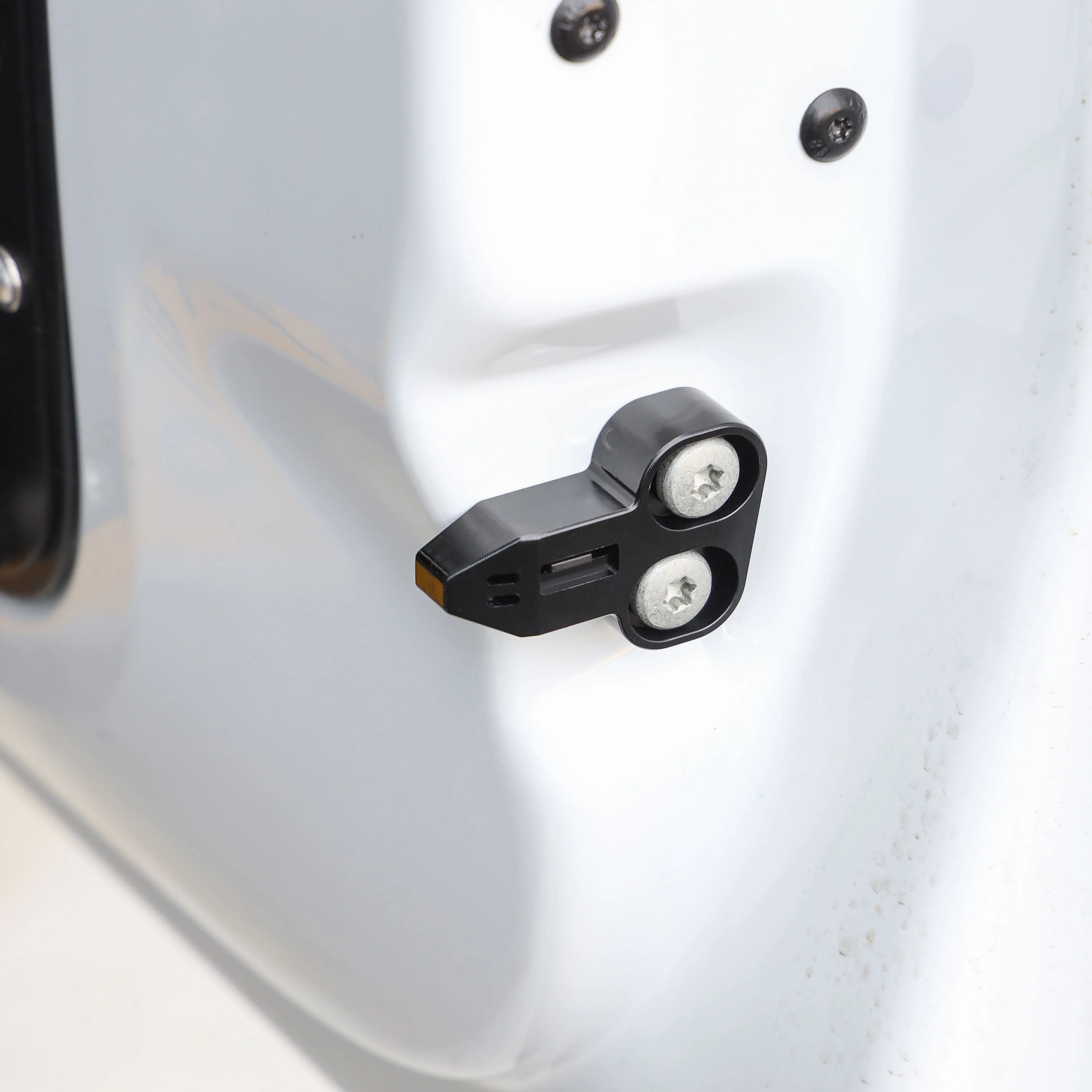 Aluminium Rear Door Wedge for Land Rover Defender L663 - Black - Image 2