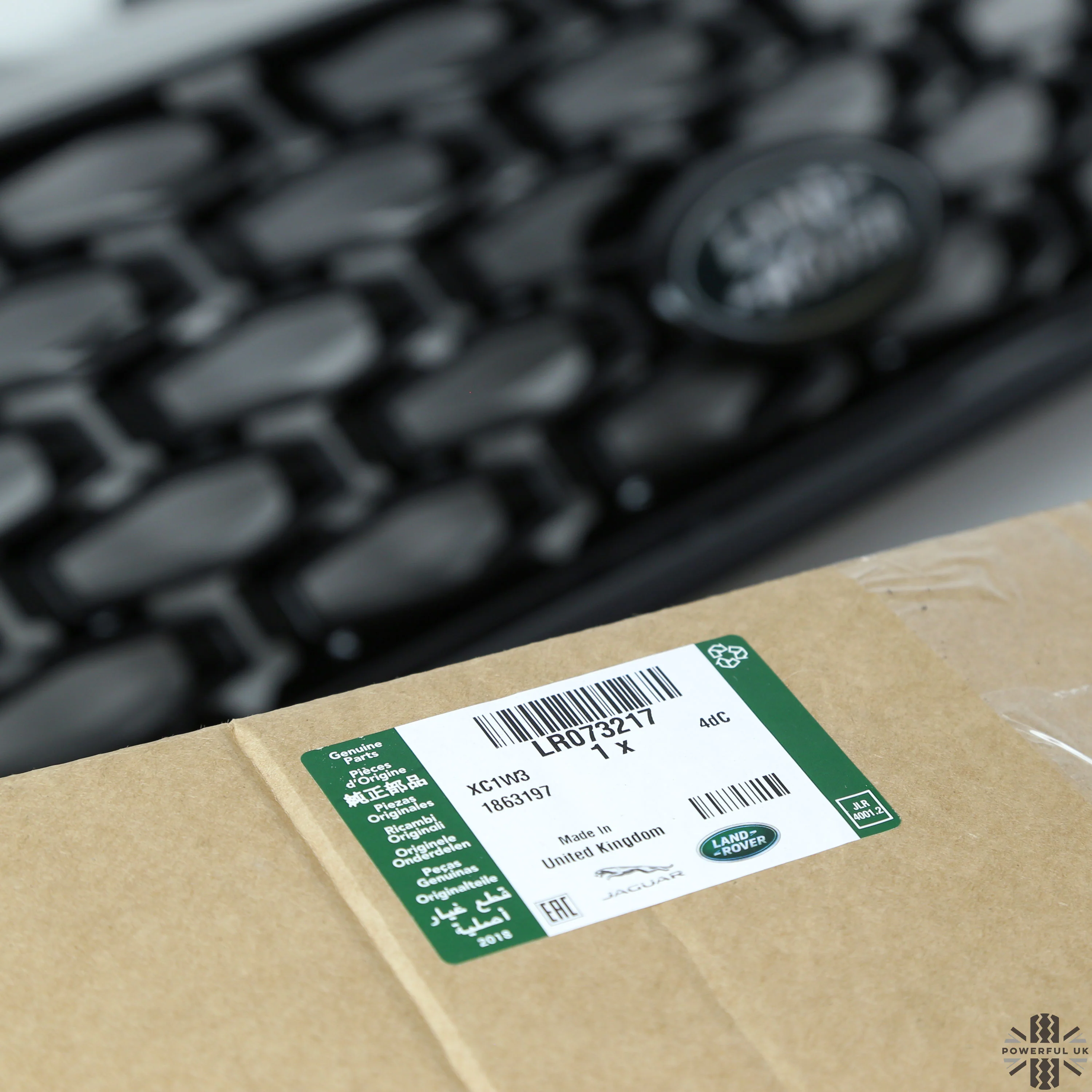 Black Dynamic Front Grille for Land Rover Discovery Sport (2014-19) - Genuine - Image 3