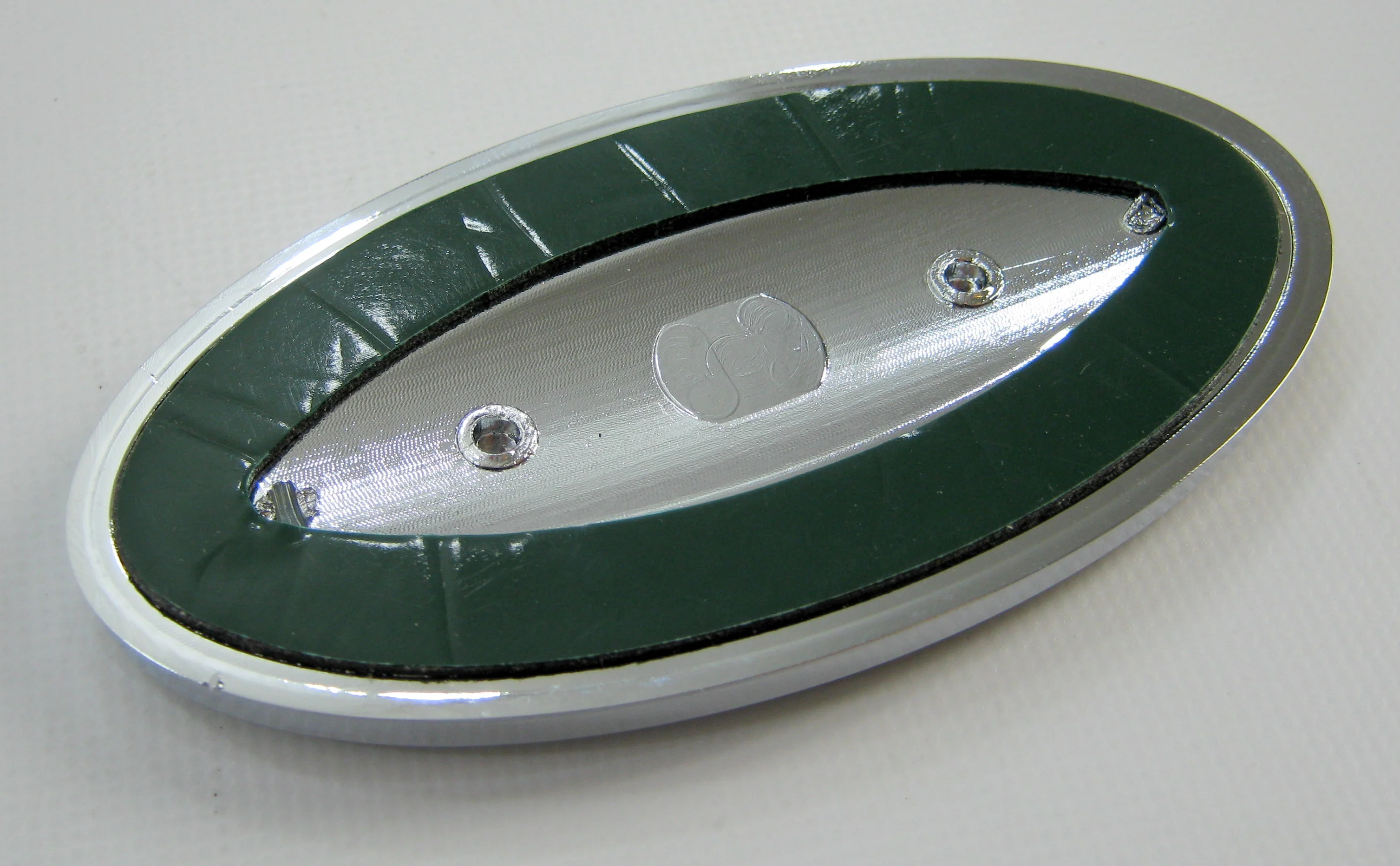 Black & Silver Badge on Chrome Plinth for Range Rover Classic - Image 6