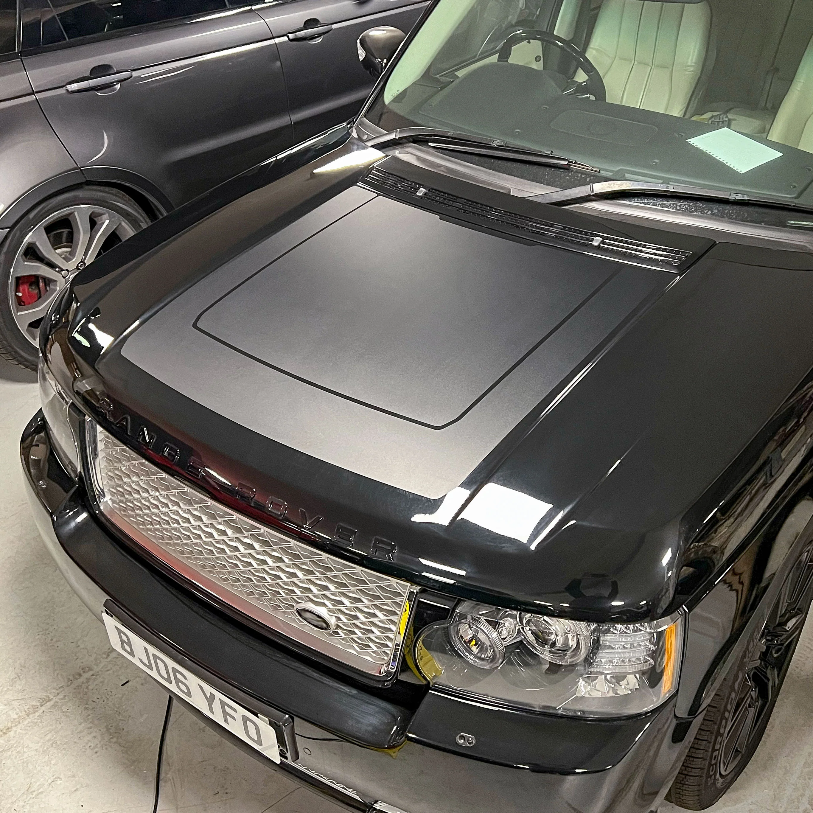 Bonnet Decal - Matt Black for Range Rover L322 (2002-12) - Image 2