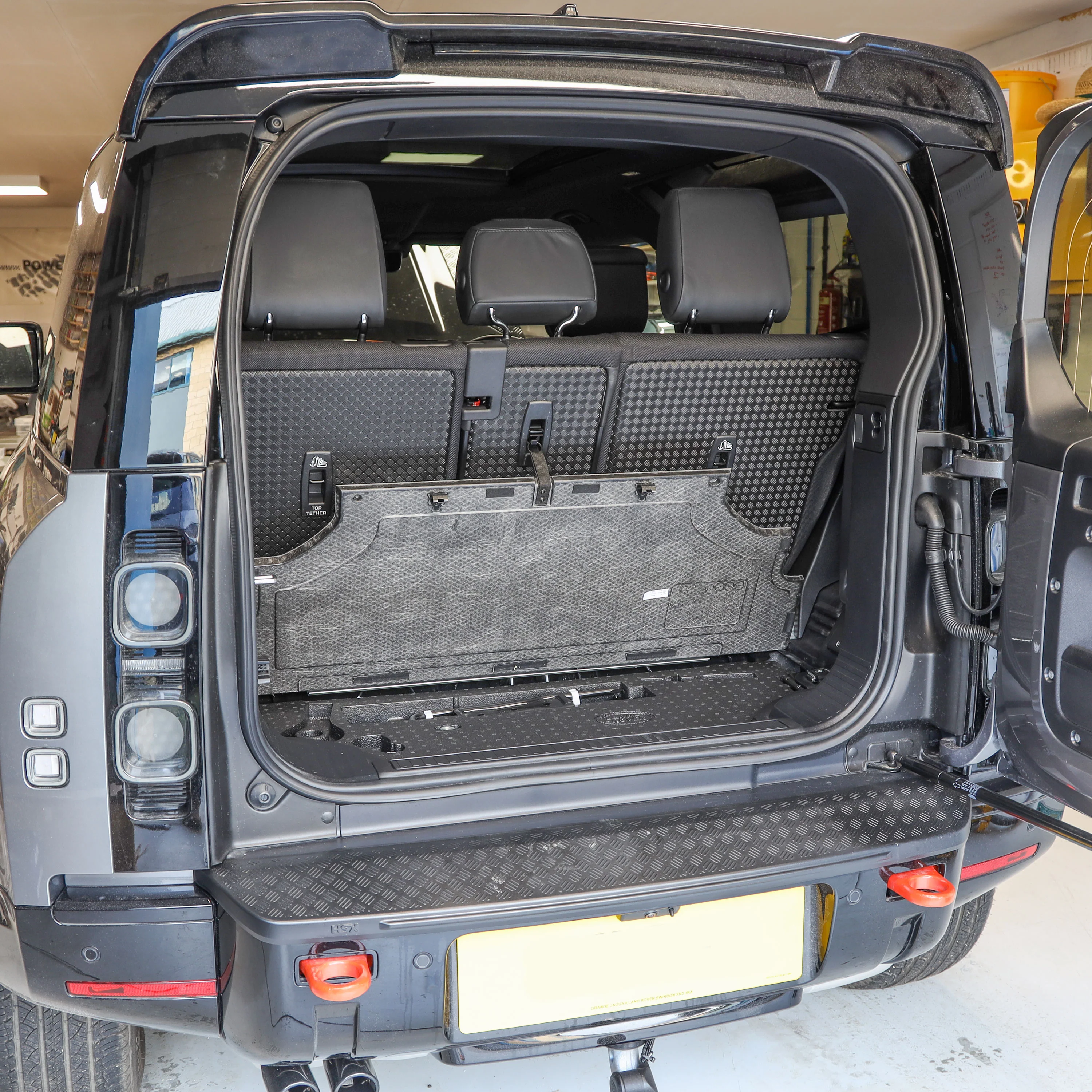 Boot Floor Retaining Clip for Land Rover Defender L663 90 - Image 3