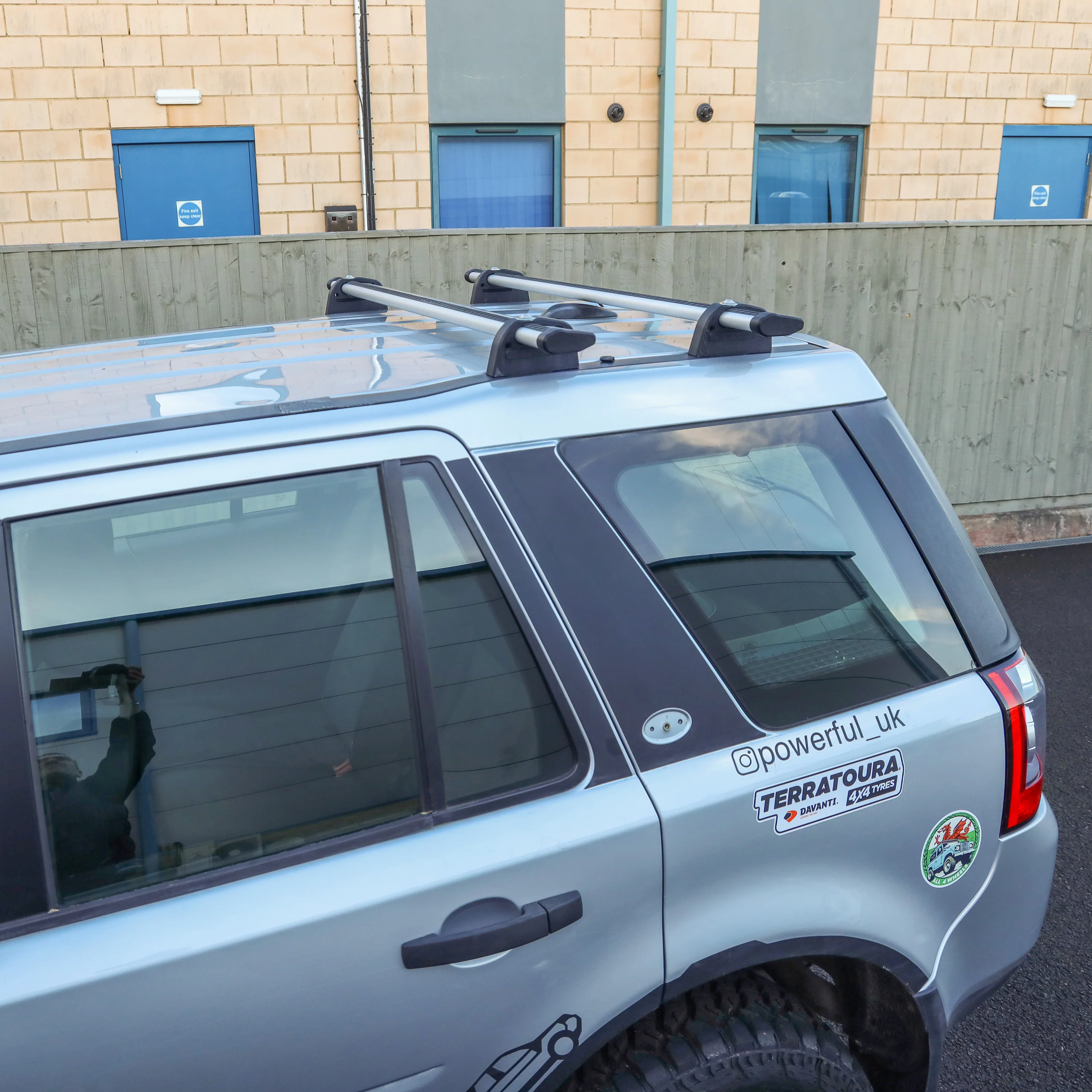Compact Roof Rack/Cross Bar Kit for Land Rover Freelander 2 - Image 8