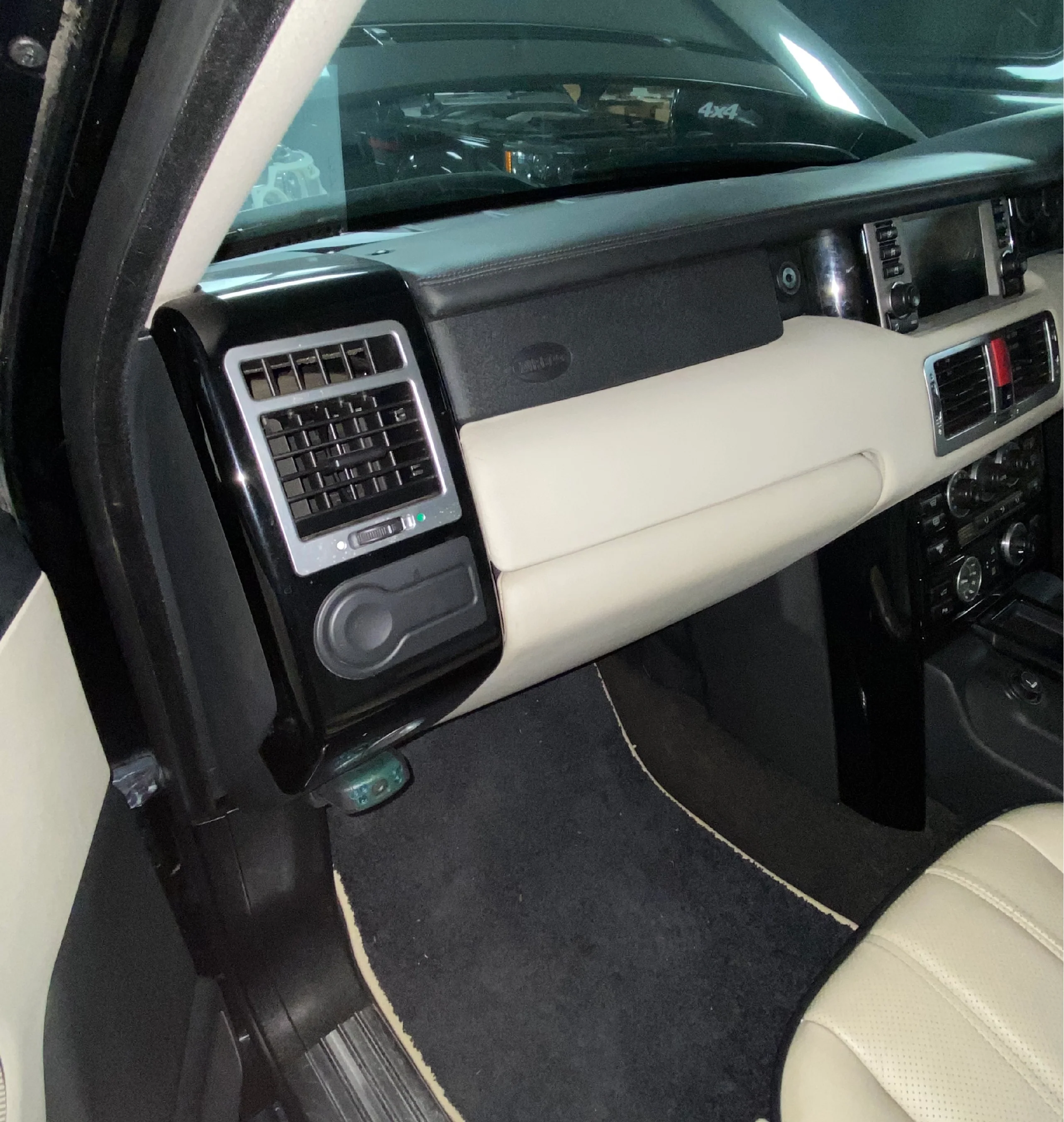 Dash End Panel (Left) - Vavona Burl - With Light for Range Rover L322 - Image 6