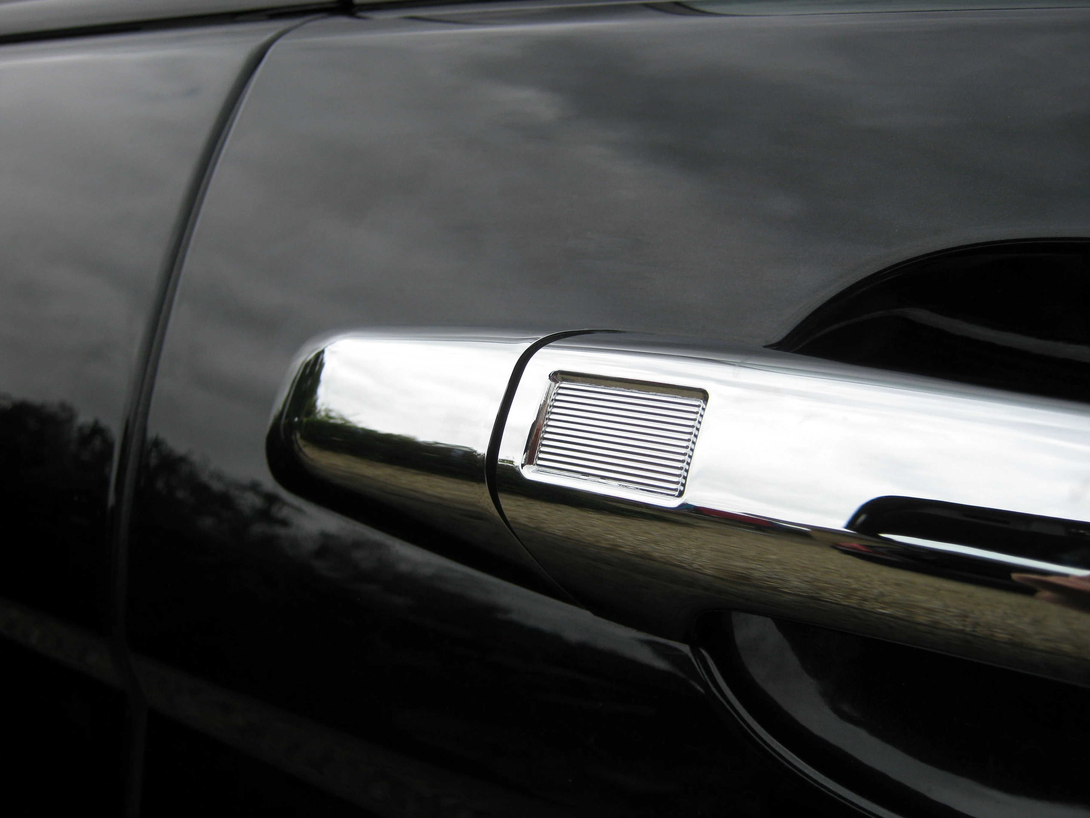 Chrome Door Handle Cover kit for Range Rover Evoque 5 door with Key Fob locking - Image 3