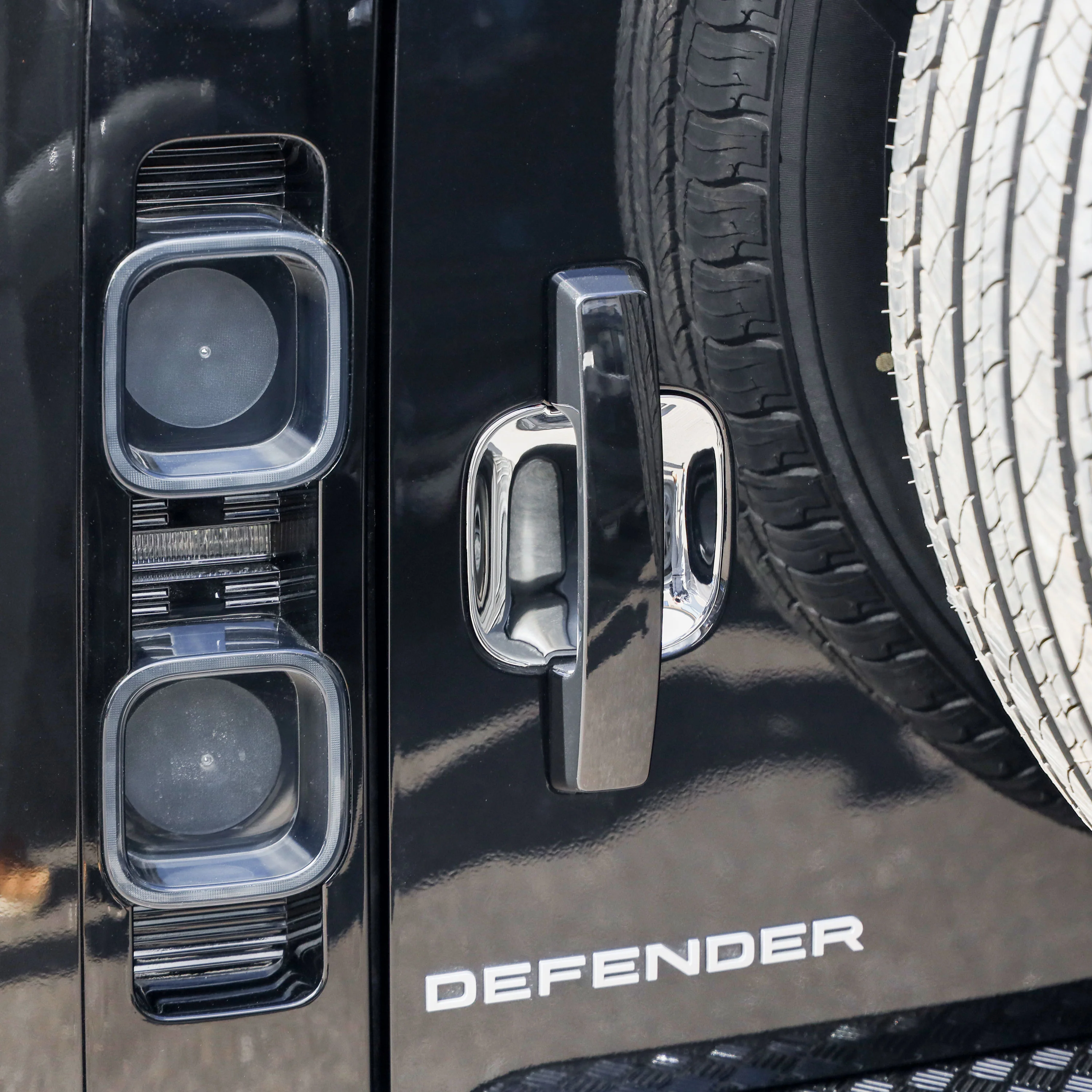 Door Handle Scuff Plates (5pc) for Land Rover Defender L663 110/130 (4 door) - Chrome - Image 4