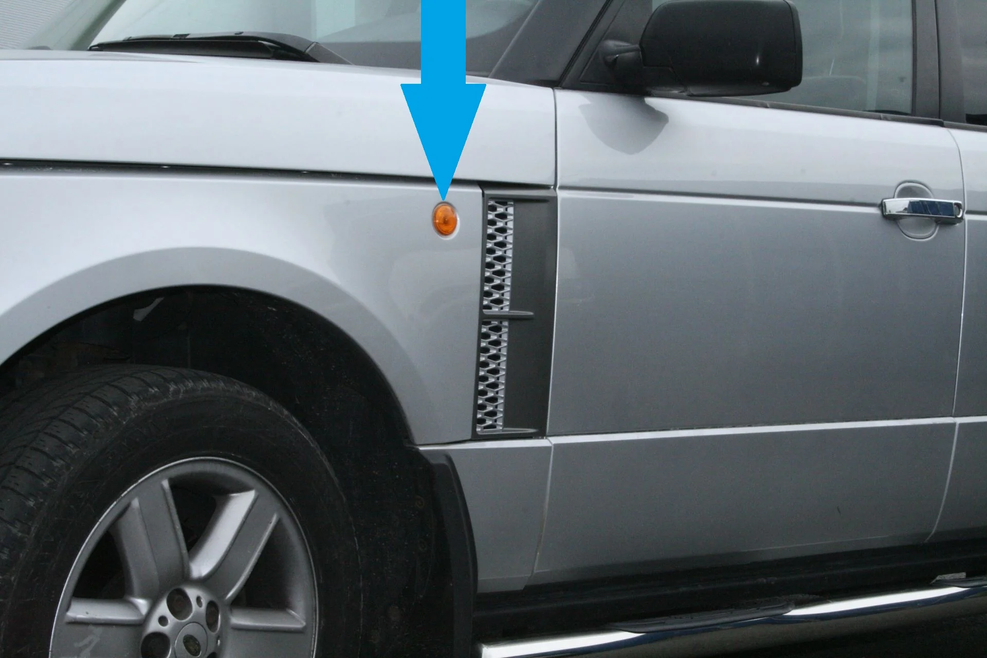 "Dynamic Starburst" LED Side Repeaters (Pair) for Range Rover L322 - Smoked - Image 5