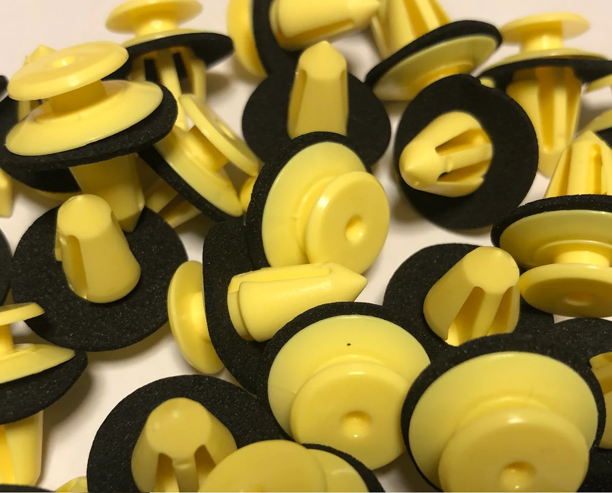 E Pillar Yellow Clips - Pack of 6 for Range Rover L322 - Image 2