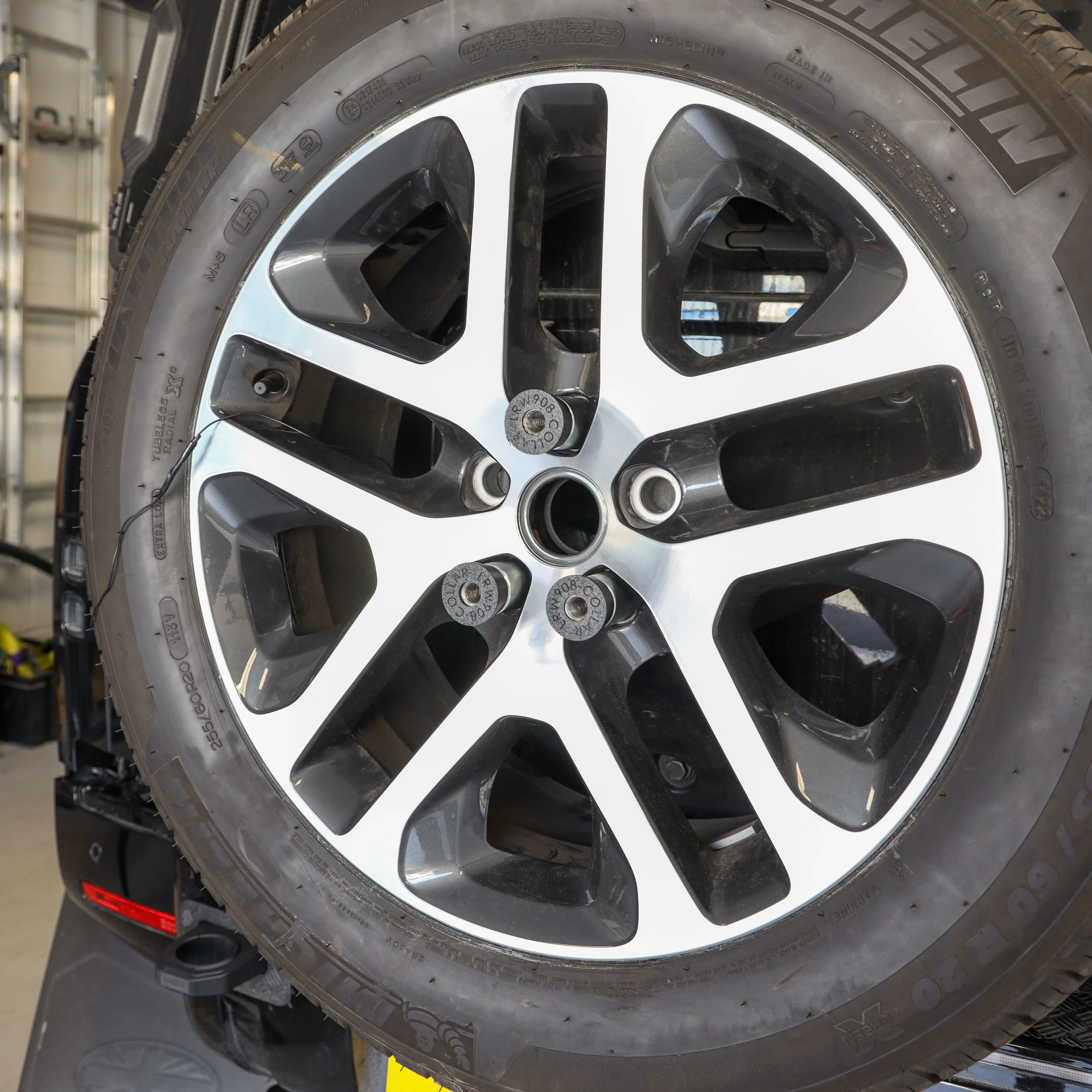 Extended Wheel Nut Kit for Land Rover Defender L663 - Image 4