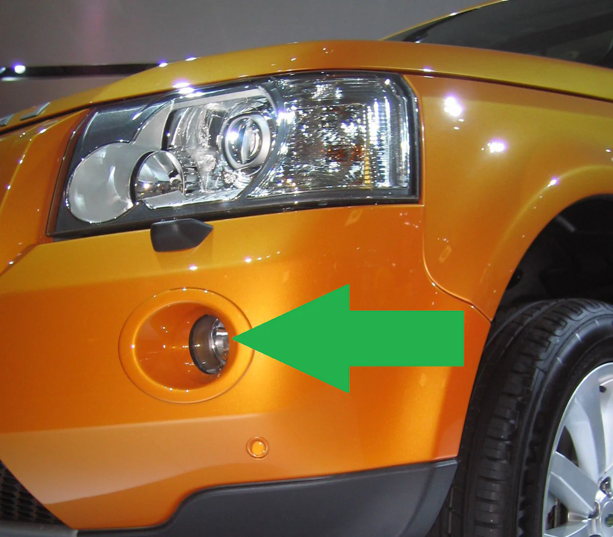 Front Bumper Fog Lamp Bezel in primer for Land Rover Freelander 2 - LH - Image 5