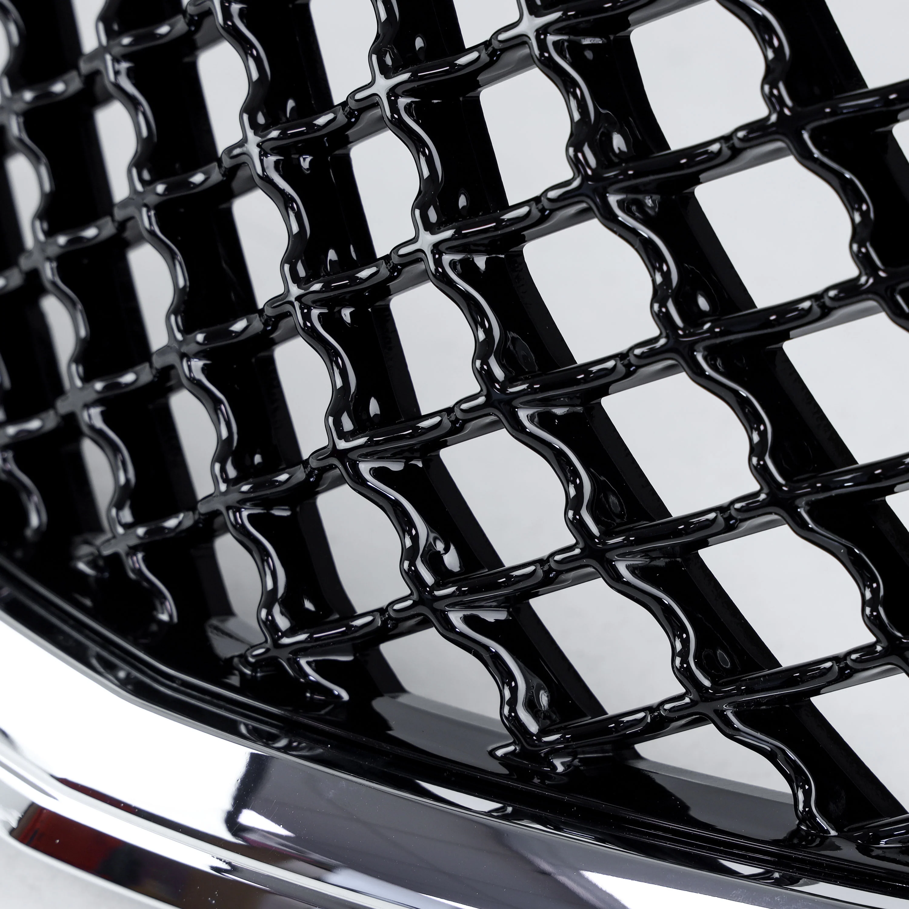 Front Grille - Gloss Black Mesh + Chrome - for Toyota Hilux Mk8 Revo (2016-20) - Image 4