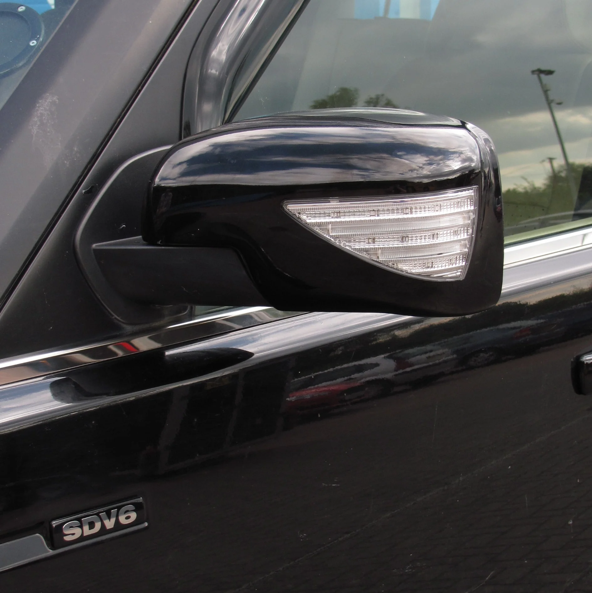 Full Mirror Covers With LED for Land Rover Discovery 3 - Gloss Black - Image 3