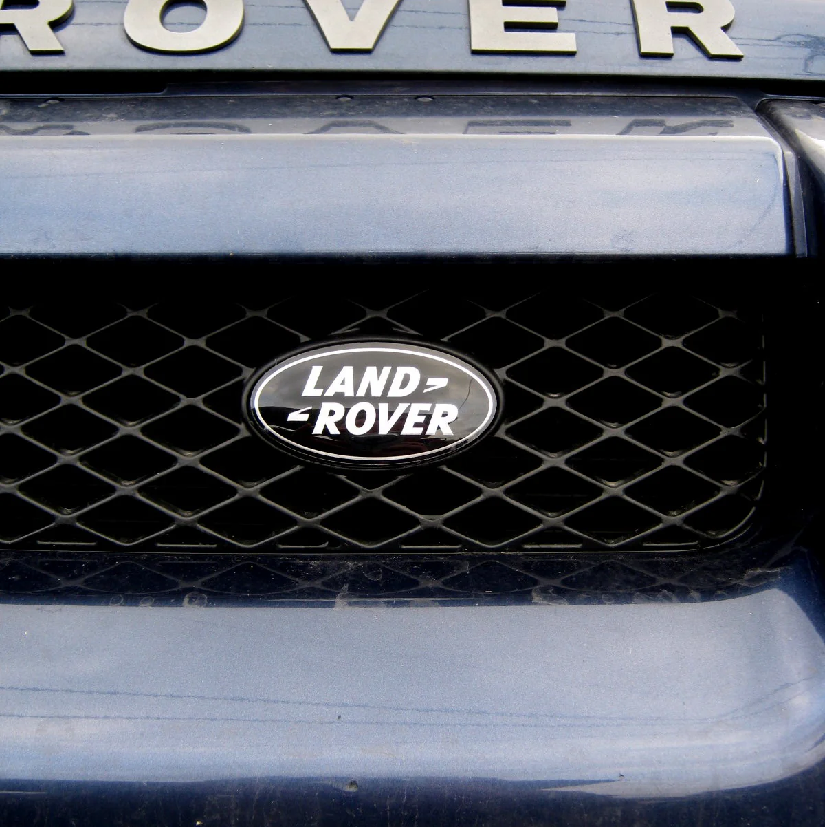 Genuine Front Grille Badge - Black & Silver - for Land Rover Freelander 1 - Image 7