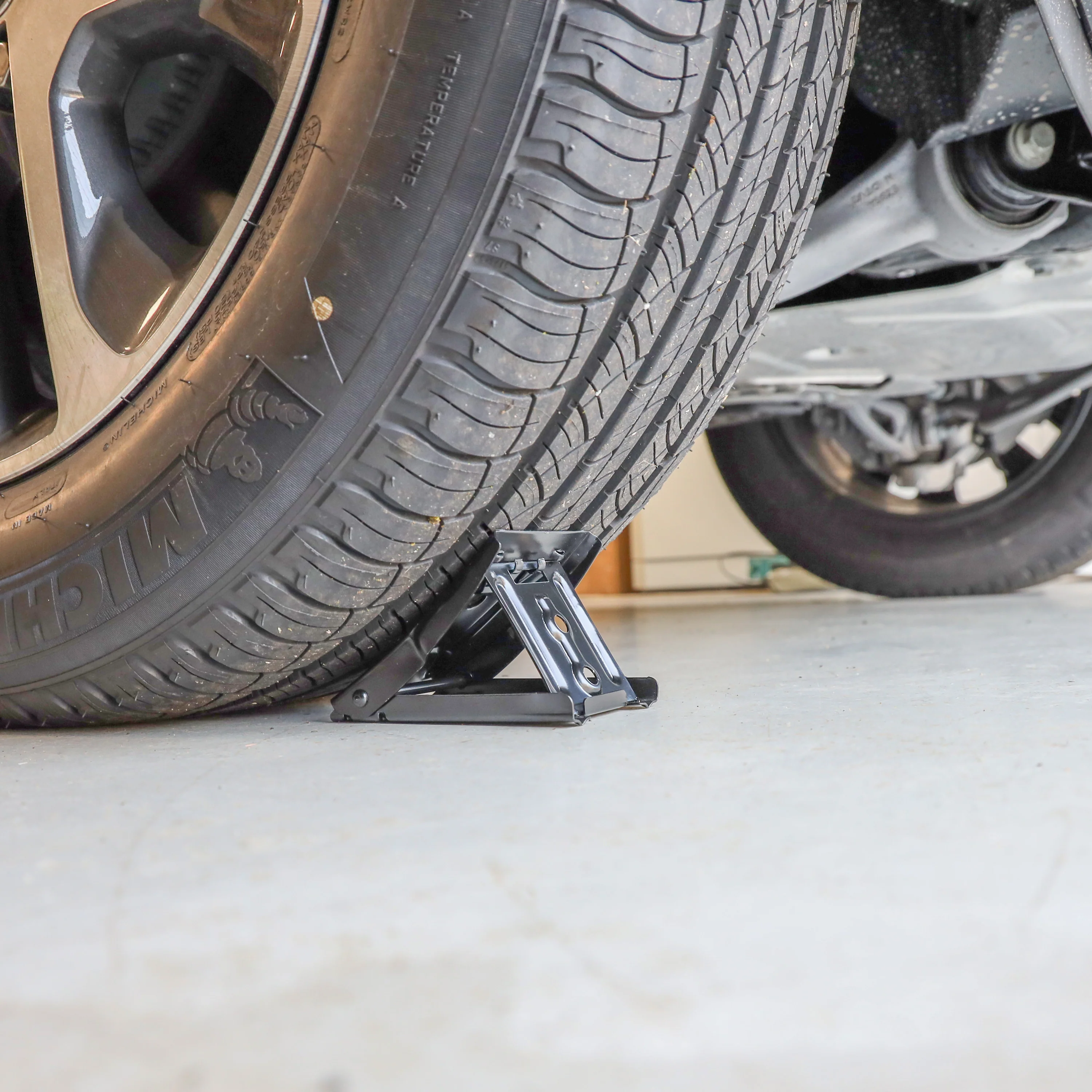 Genuine Land Rover Wheel Chock for Defender L663 - Image 2