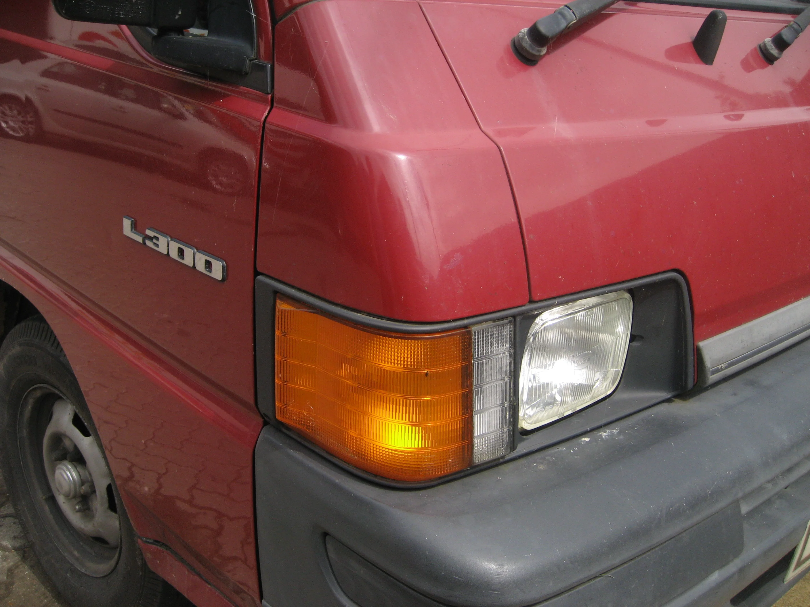 Halogen Headlight Mitsubishi L300 Van - Each - RHD - Image 5