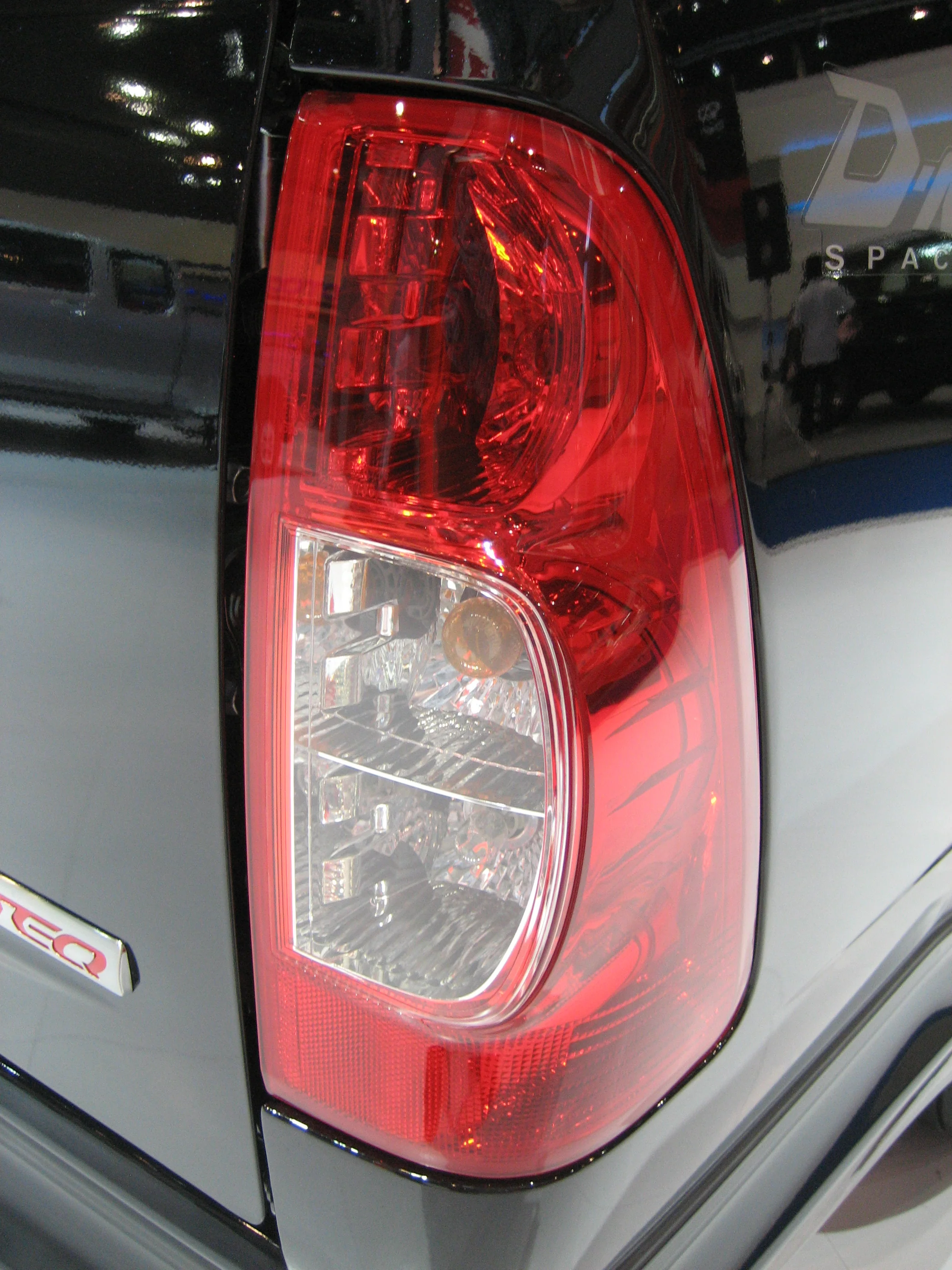 Isuzu Rodeo 2007 Rear Light Assembly & Loom - RH - Image 4