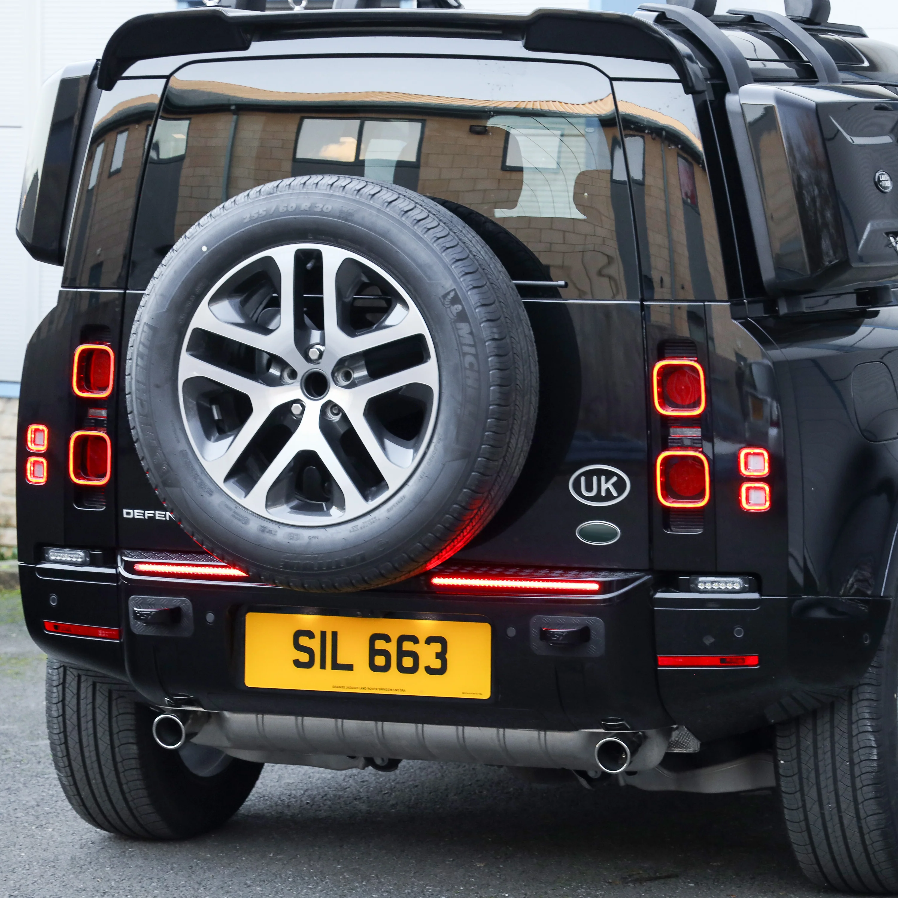Rear Bumper Cover for Land Rover Defender L663 - with LEDs - Image 2