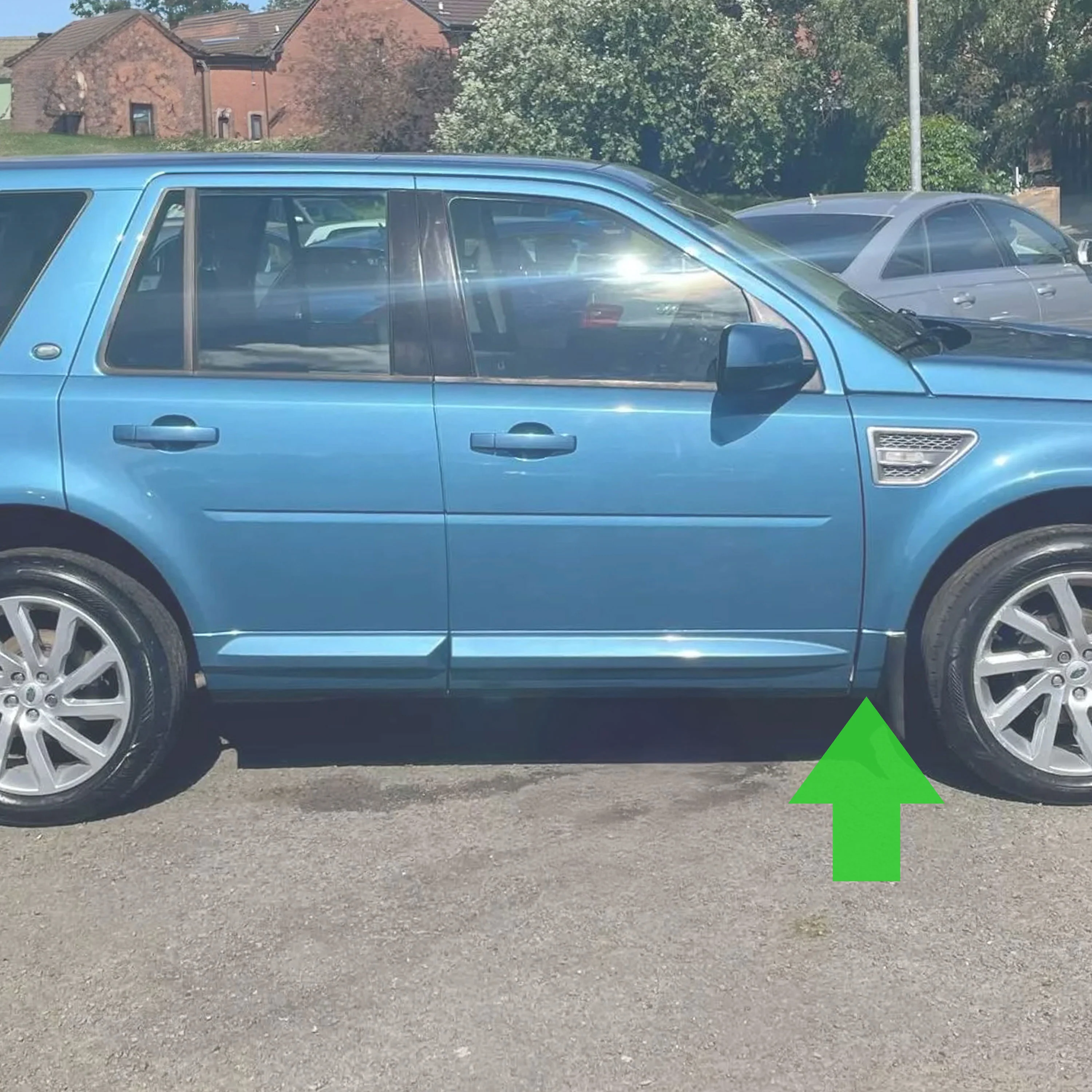 Lower Door Moulding in Primer - Front Right Small Section - for Land Rover Freelander 2 - Image 2