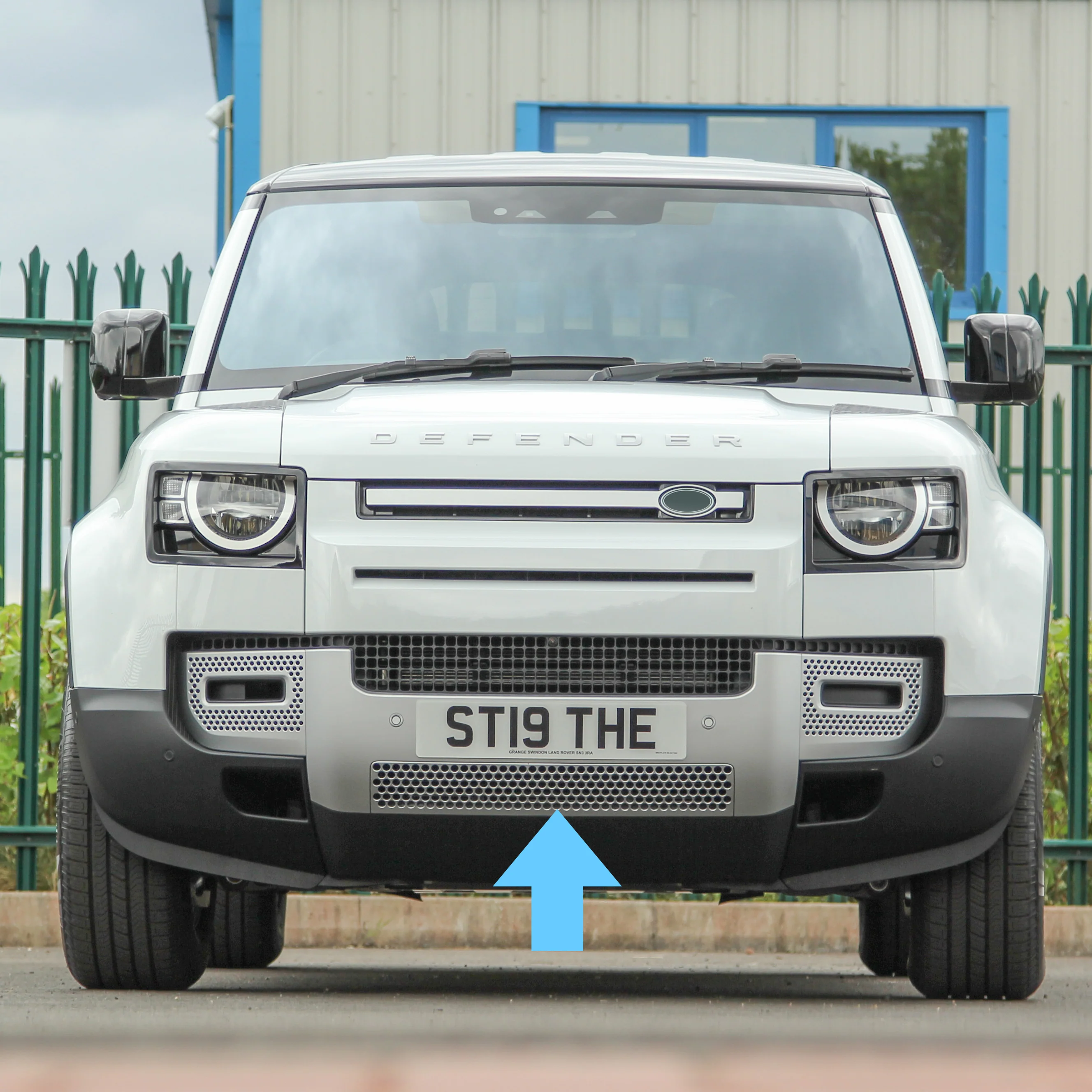 Lower Front Bumper Mesh Grille for Land Rover Defender L663 - Gloss Black - Image 4