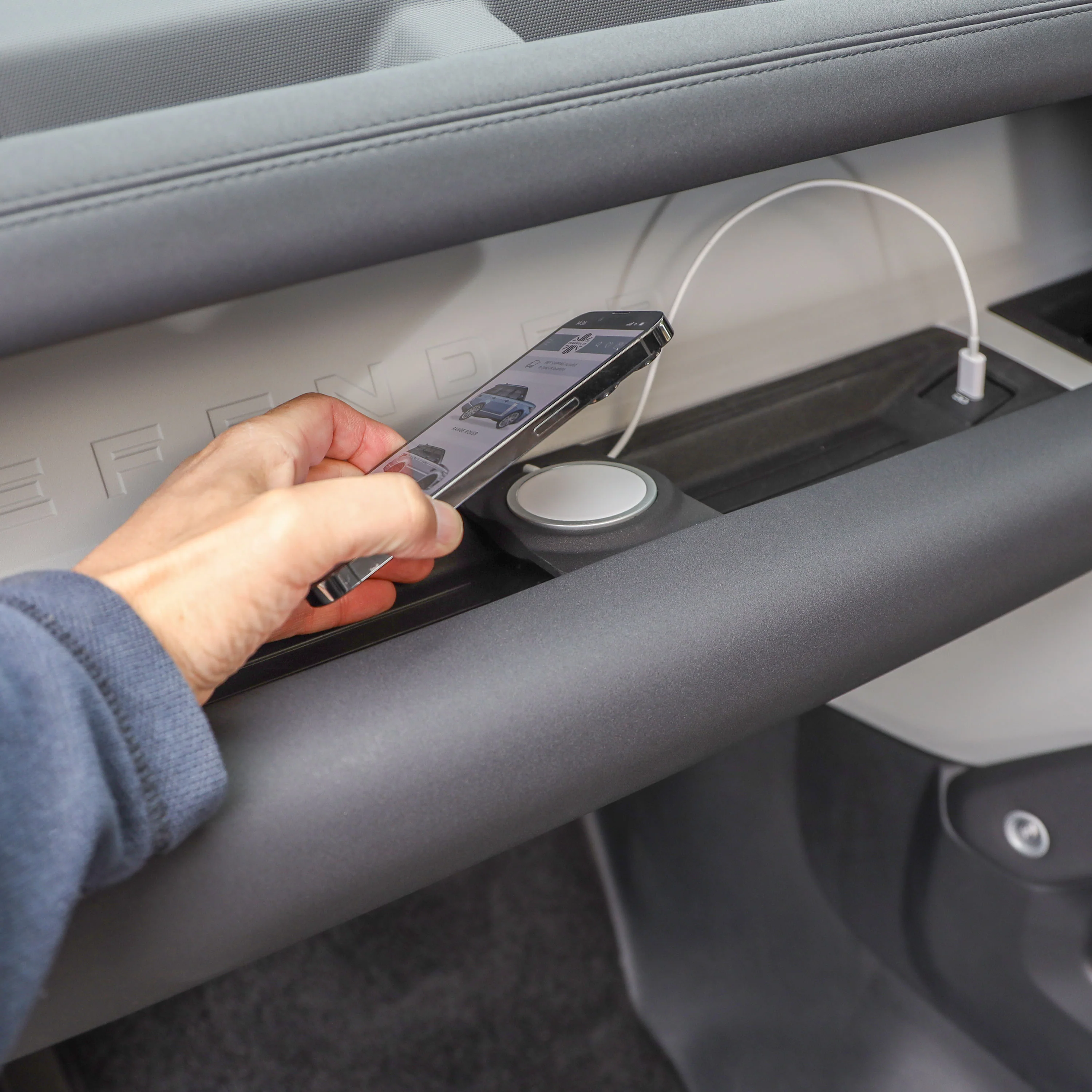MagSafe Holder for Passenger Side for Land Rover Defender L663 - LHD/RHD - Image 2