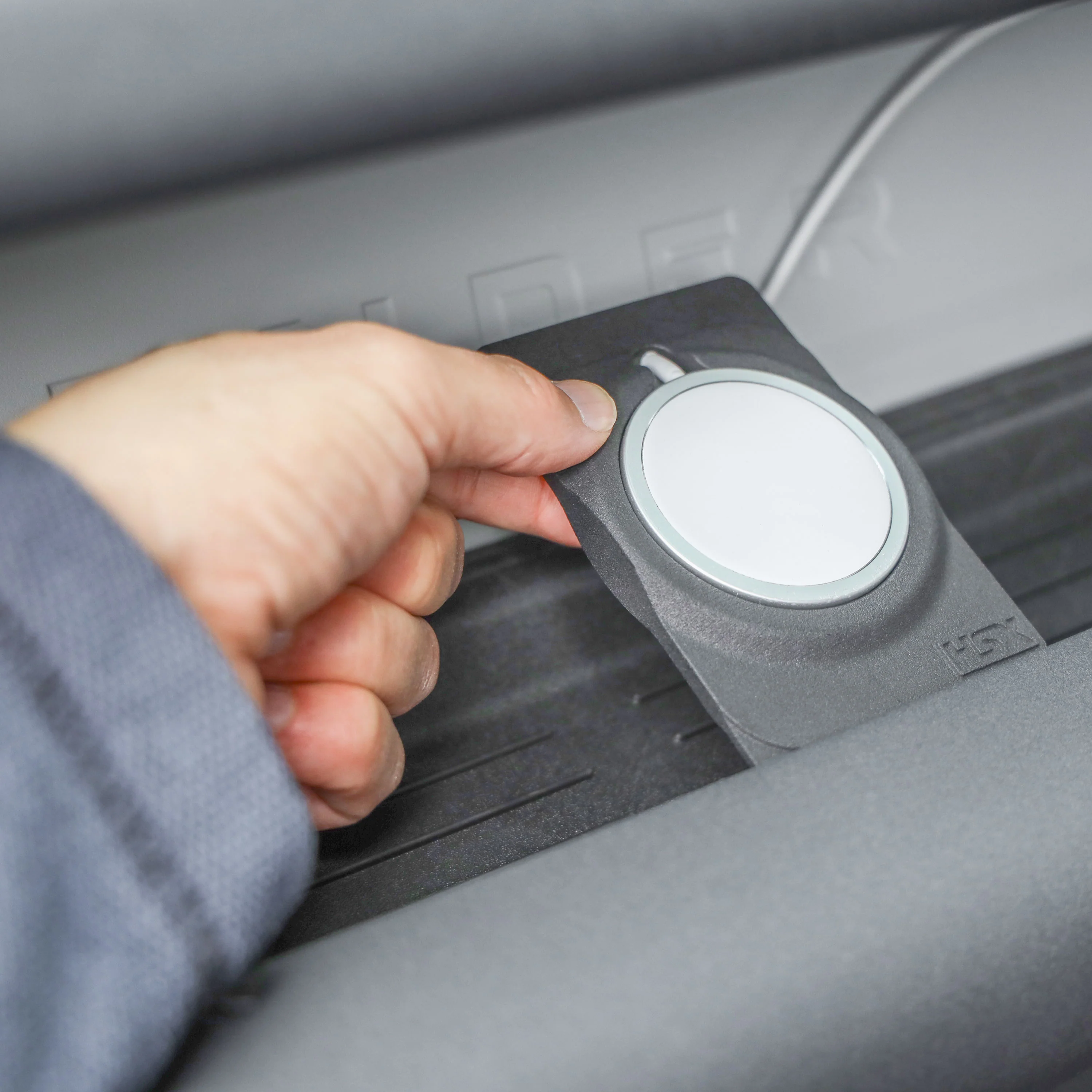 MagSafe Holder for Passenger Side for Land Rover Defender L663 - LHD/RHD - Image 8