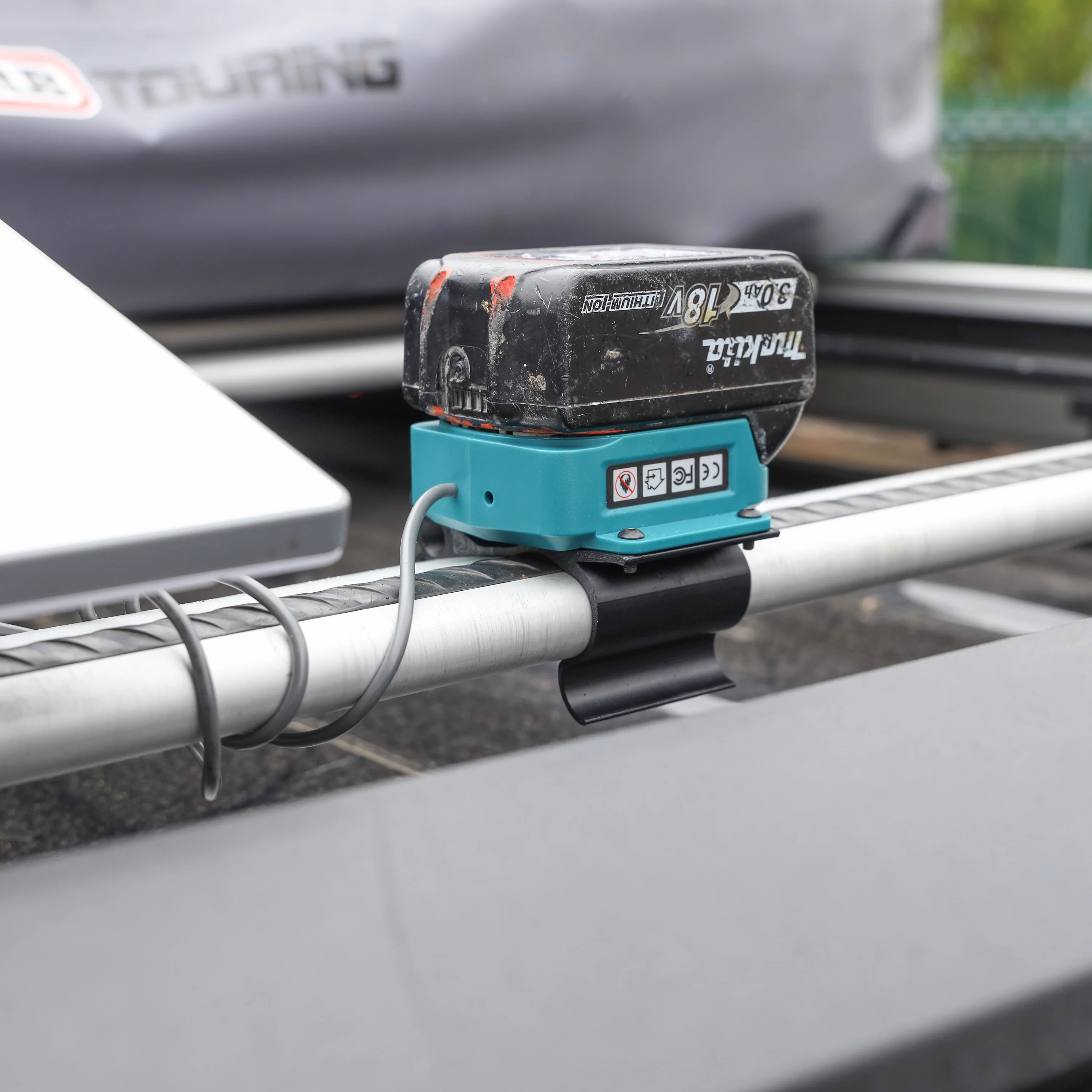 Makita Battery Mount for Starlink Mini Land Rover Discovery 3/4 Cross Bars - Image 2