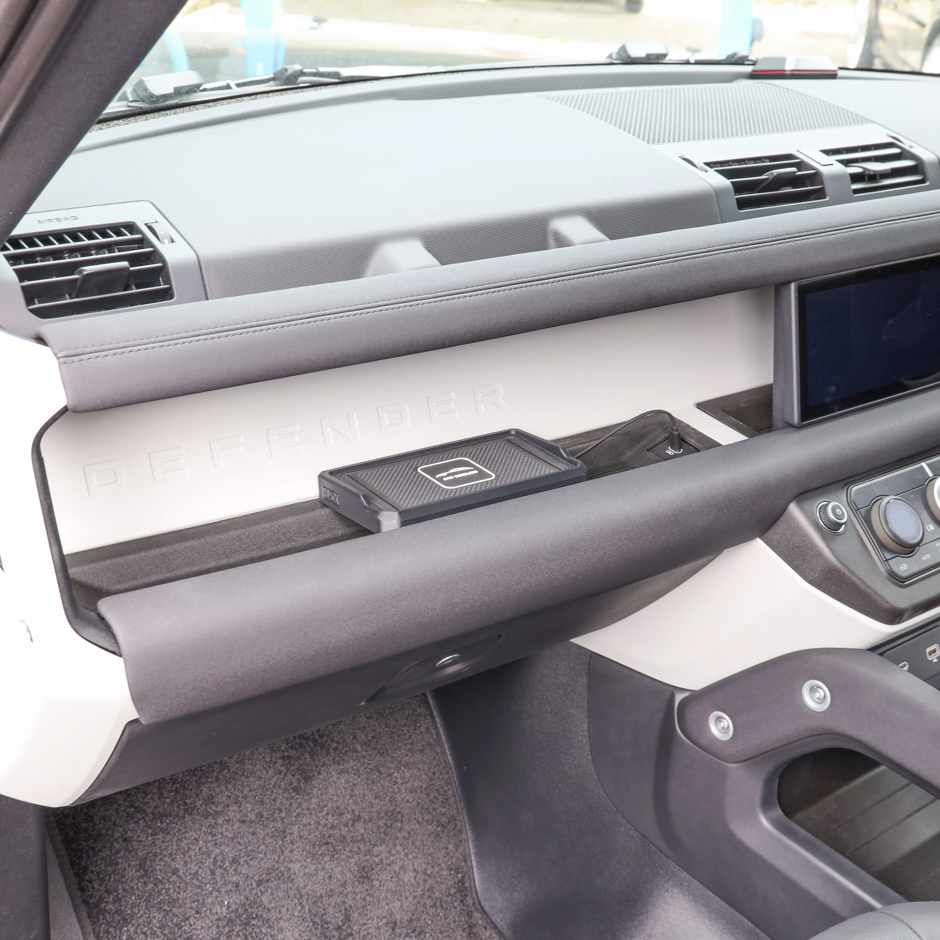Passenger Side Wireless Phone Charging Tray for Land Rover Defender L663 (USB-C) - Image 6