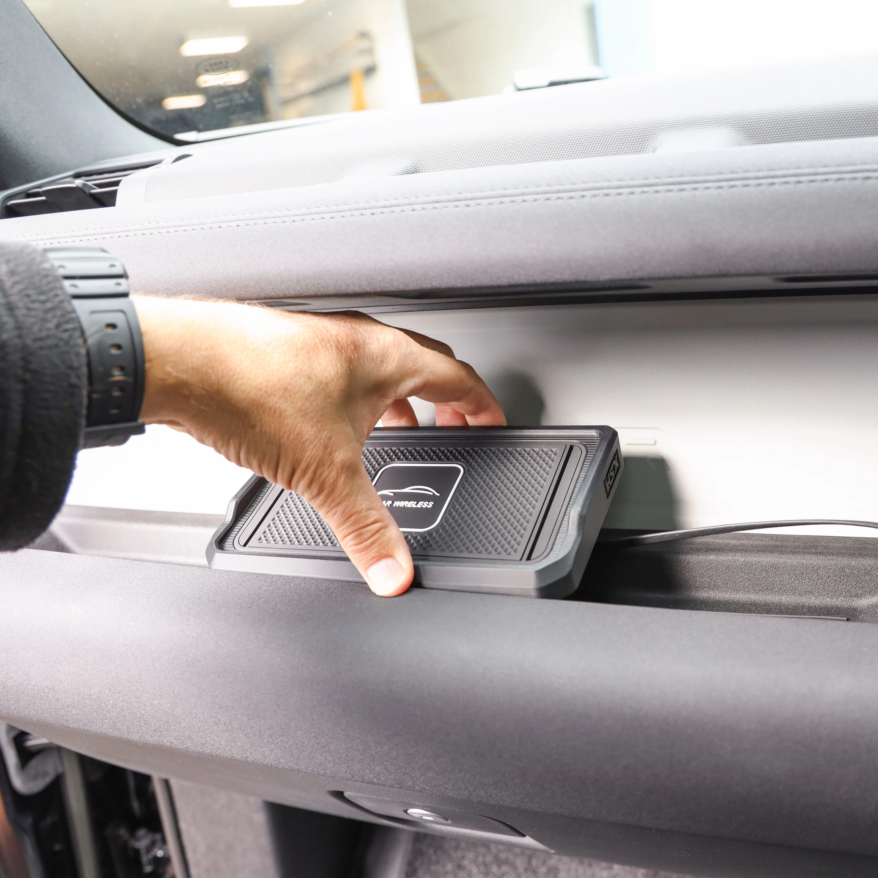 Passenger Side Wireless Phone Charging Tray for Land Rover Defender L663 (USB-C) - Image 7