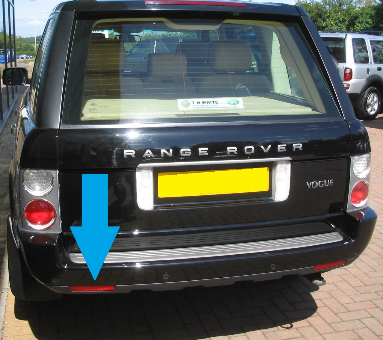 Rear Bumper Reflectors for Range Rover L322 - Genuine - PAIR - Image 3