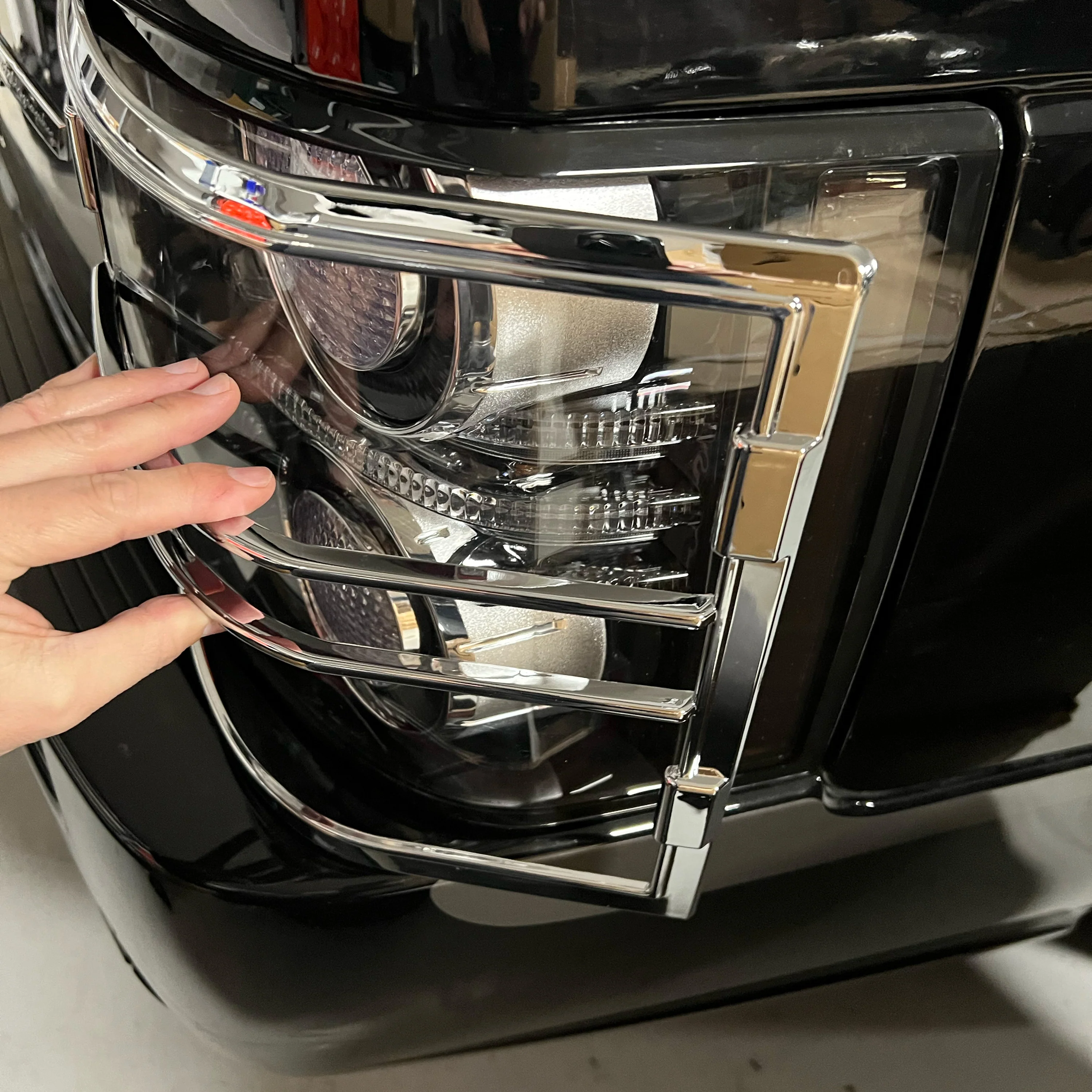 Rear Light Covers for Range Rover L322 - Chrome - Image 4