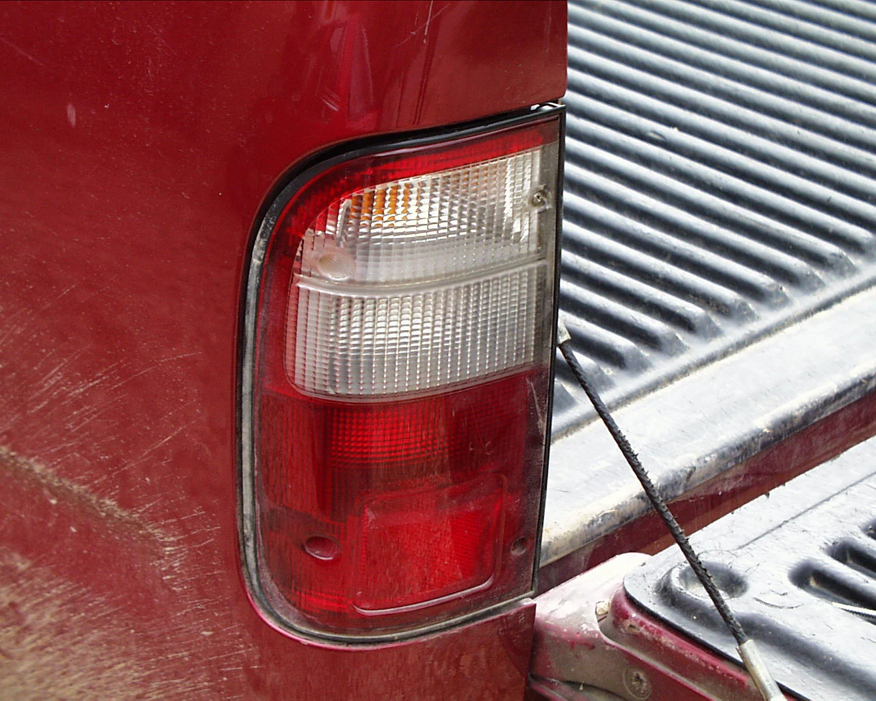 Rear Light - Lens Only - LH - for Toyota Hilux Mk4/5 - Image 3