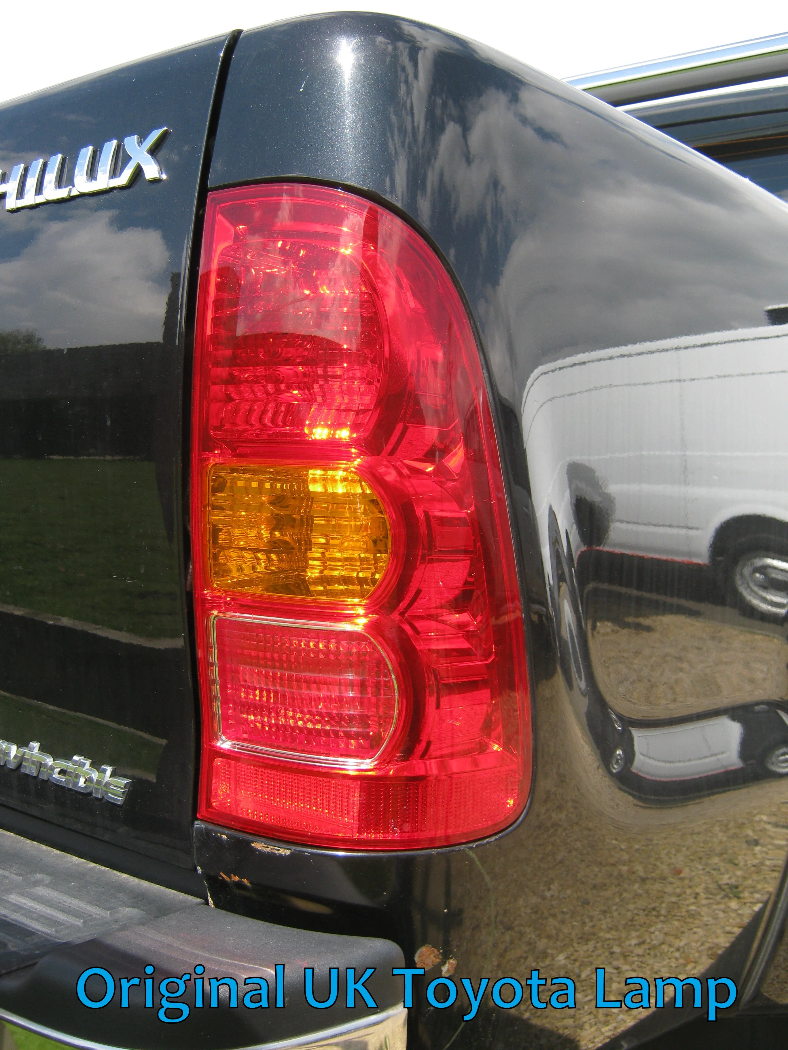 Rear Light - With Loom & Bulbs - RH (with fog) for Toyota Hilux Mk6 / Vigo - Image 3