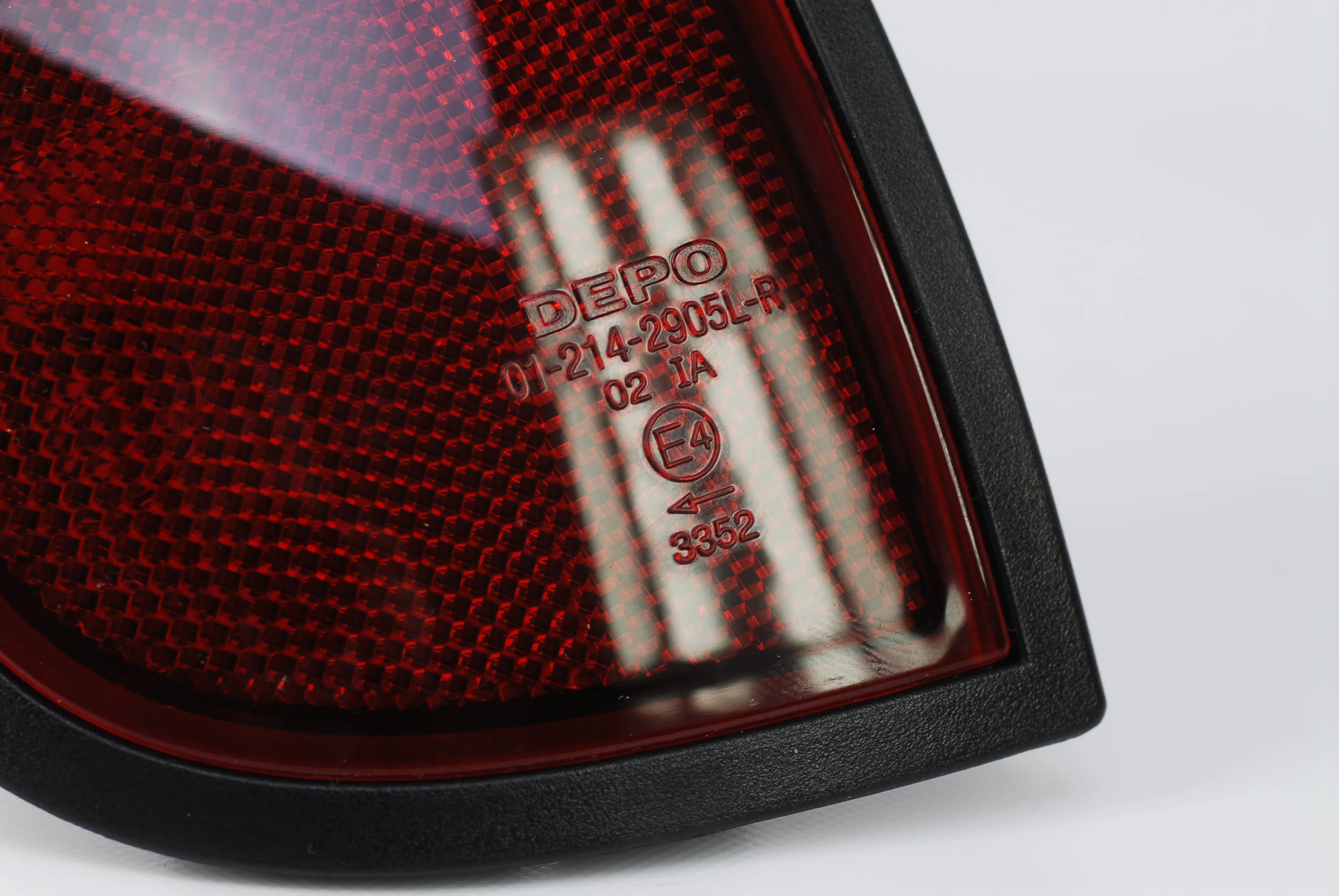 Rear Reflector - RH - for Mitsubishi L200 - Image 4