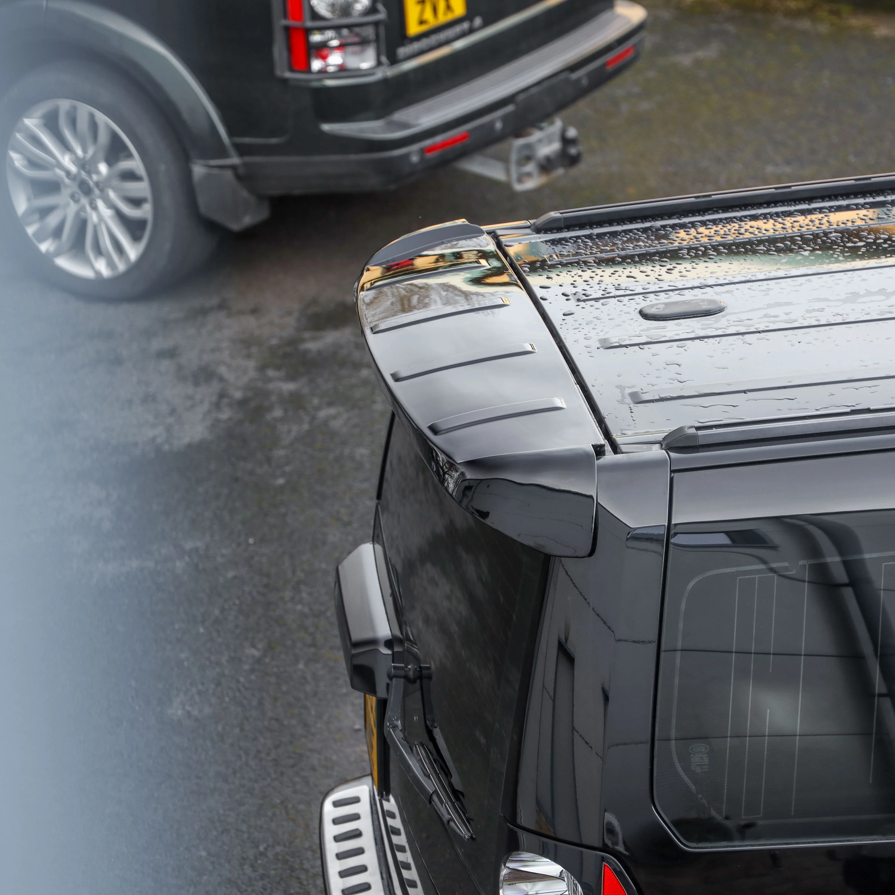 Rear Spoiler Kit for Land Rover Discovery 3/4 - Gloss Black - Image 5