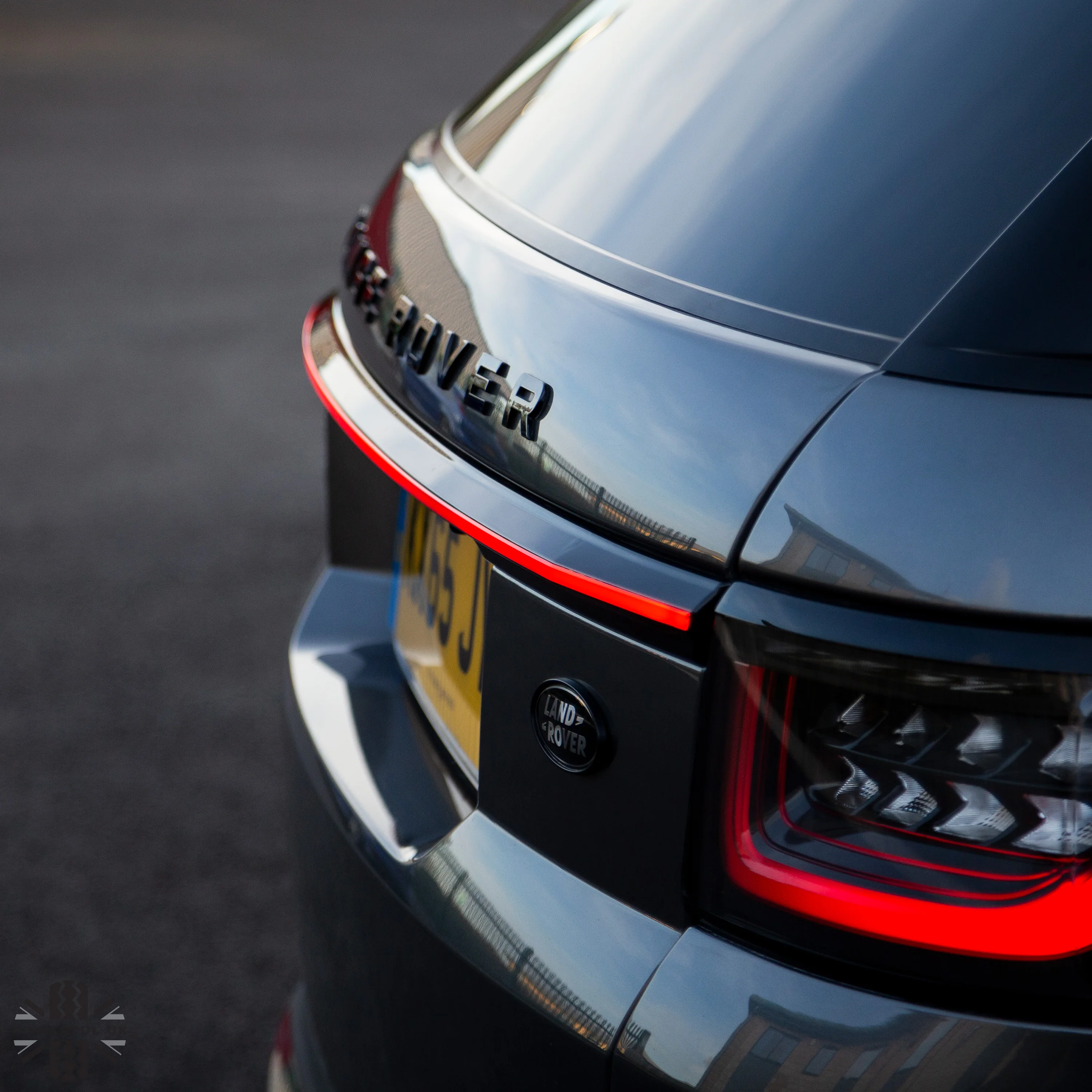 Rear Tailgate LED Lightbar for Range Rover Sport L494 WITH reverse camera - RED Lens - Image 6