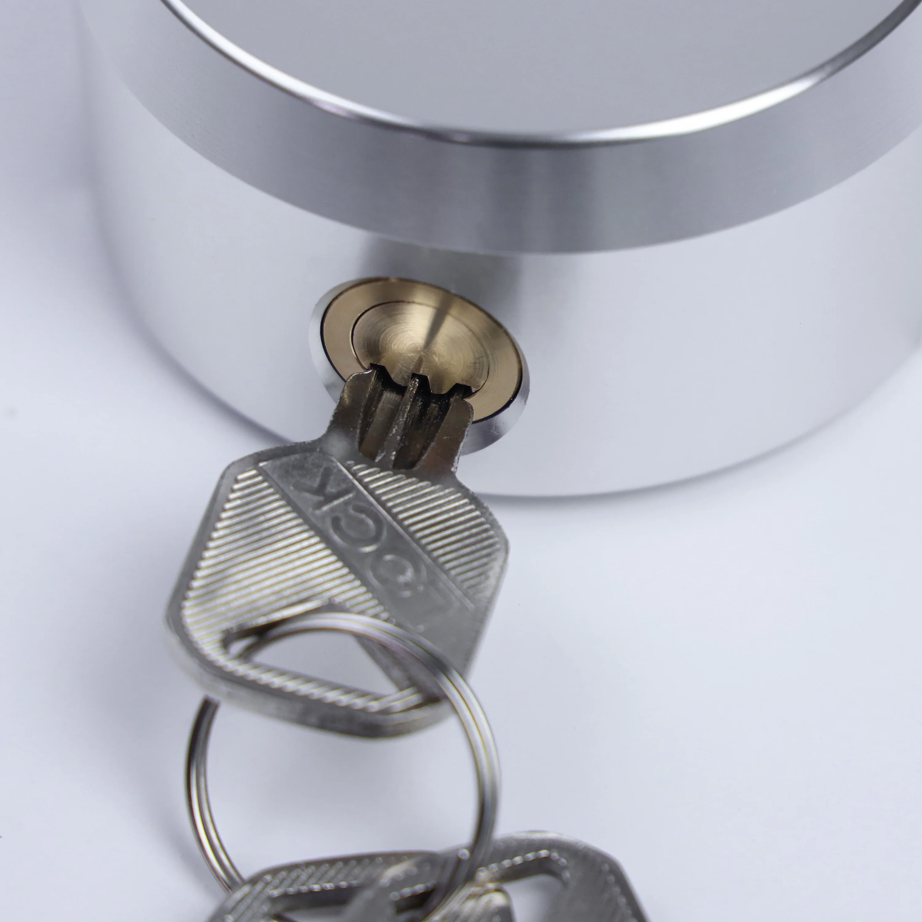 Replacement Lock for Spare Wheel Lock Kit on Land Rover Defender L663 - Image 4