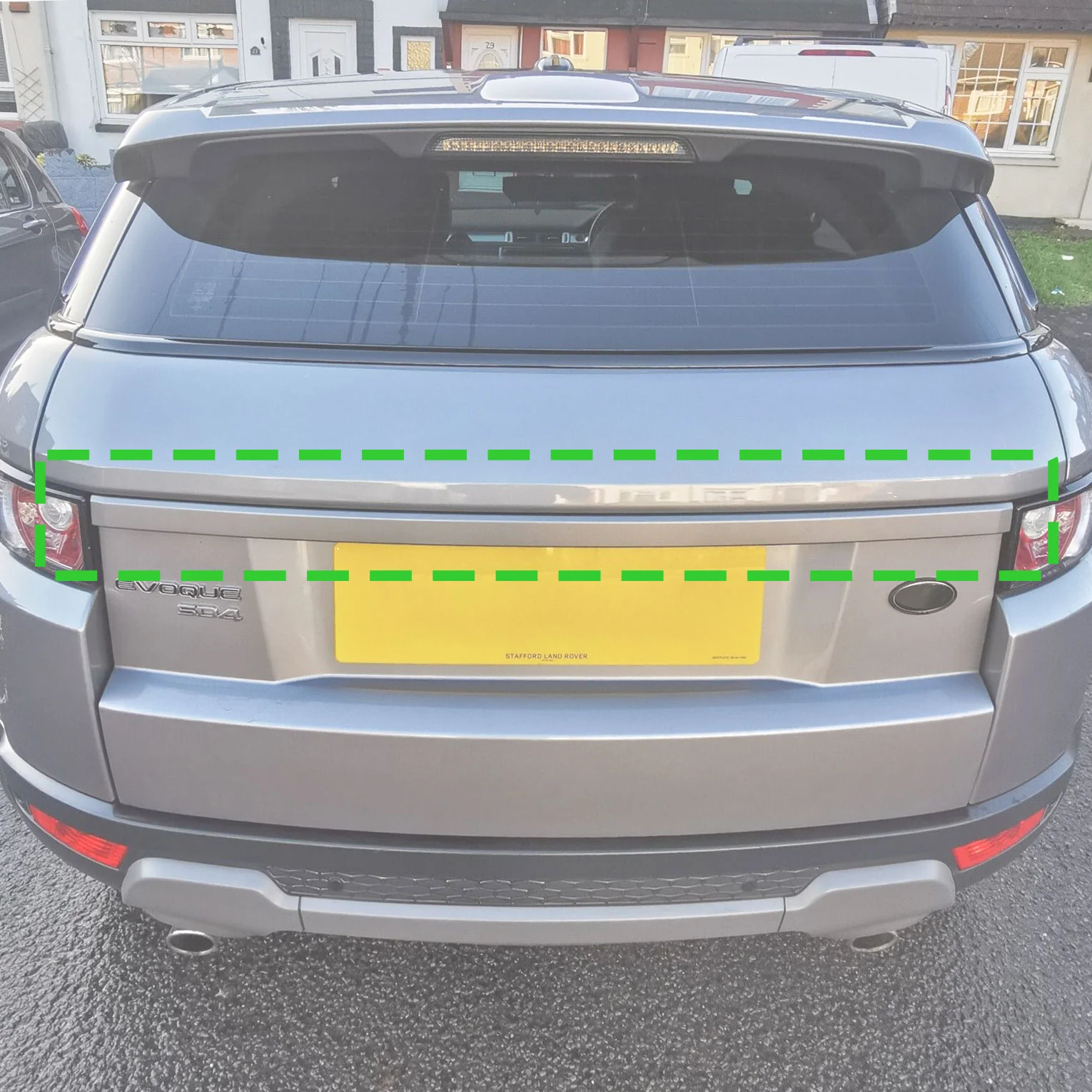 Replacement White Plastic Tailgate Trim Retaining Clips for Range Rover Evoque - Genuine - Image 4