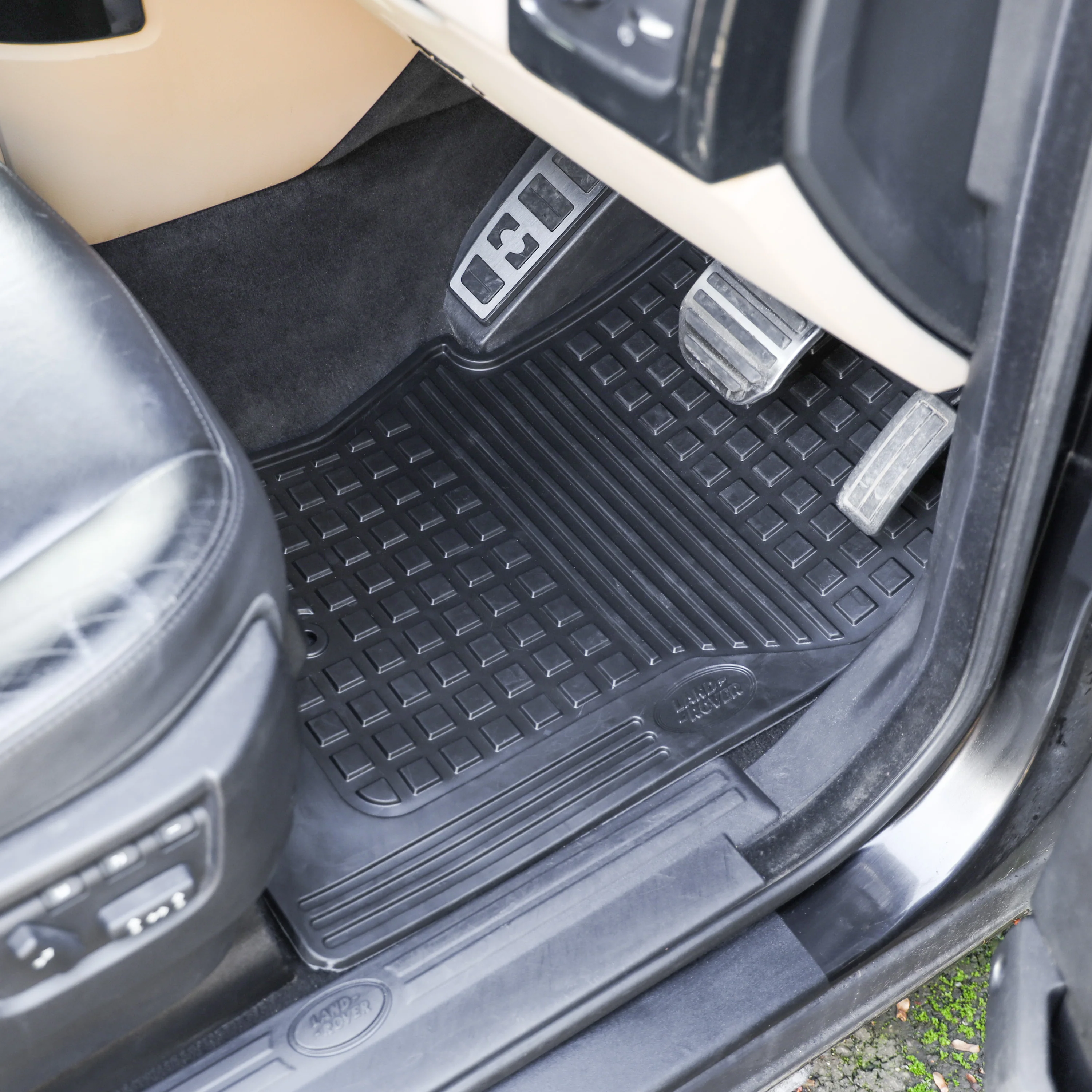 Rubber Floor Mat Set (Genuine) - RHD - for Land Rover Discovery 4 - Image 2
