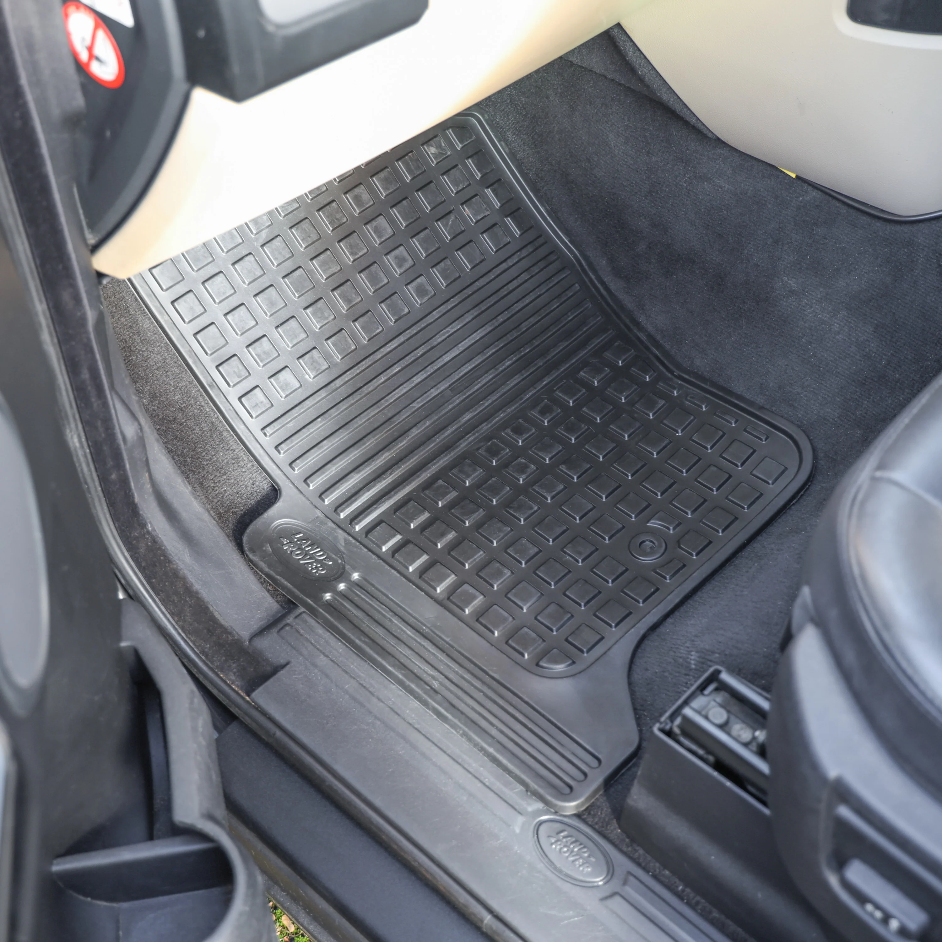 Rubber Floor Mat Set (Genuine) - RHD - for Land Rover Discovery 4 - Image 3