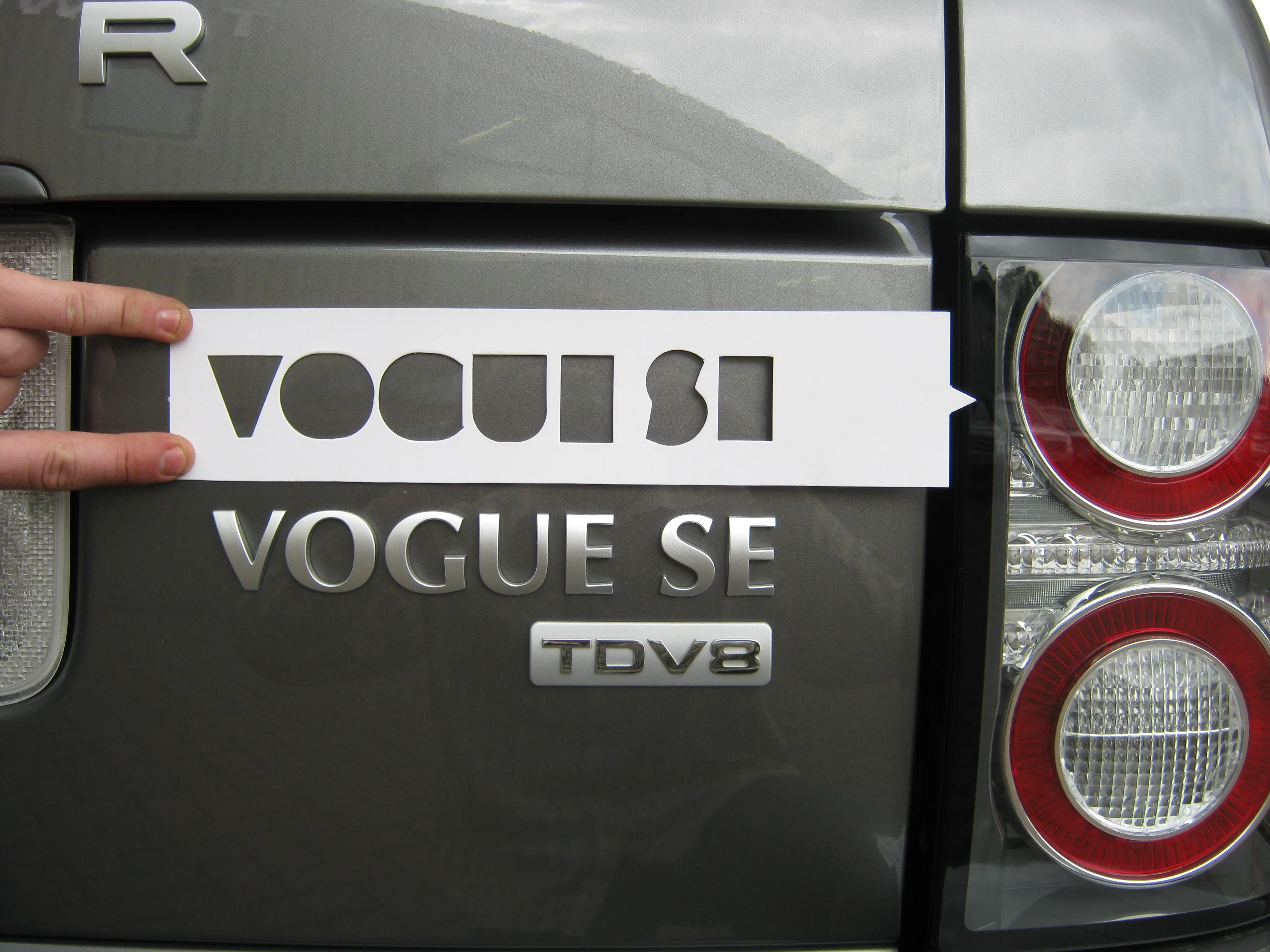 "SE" Lettering - Brunel Grey (Genuine) for Range Rover L322 - Image 3