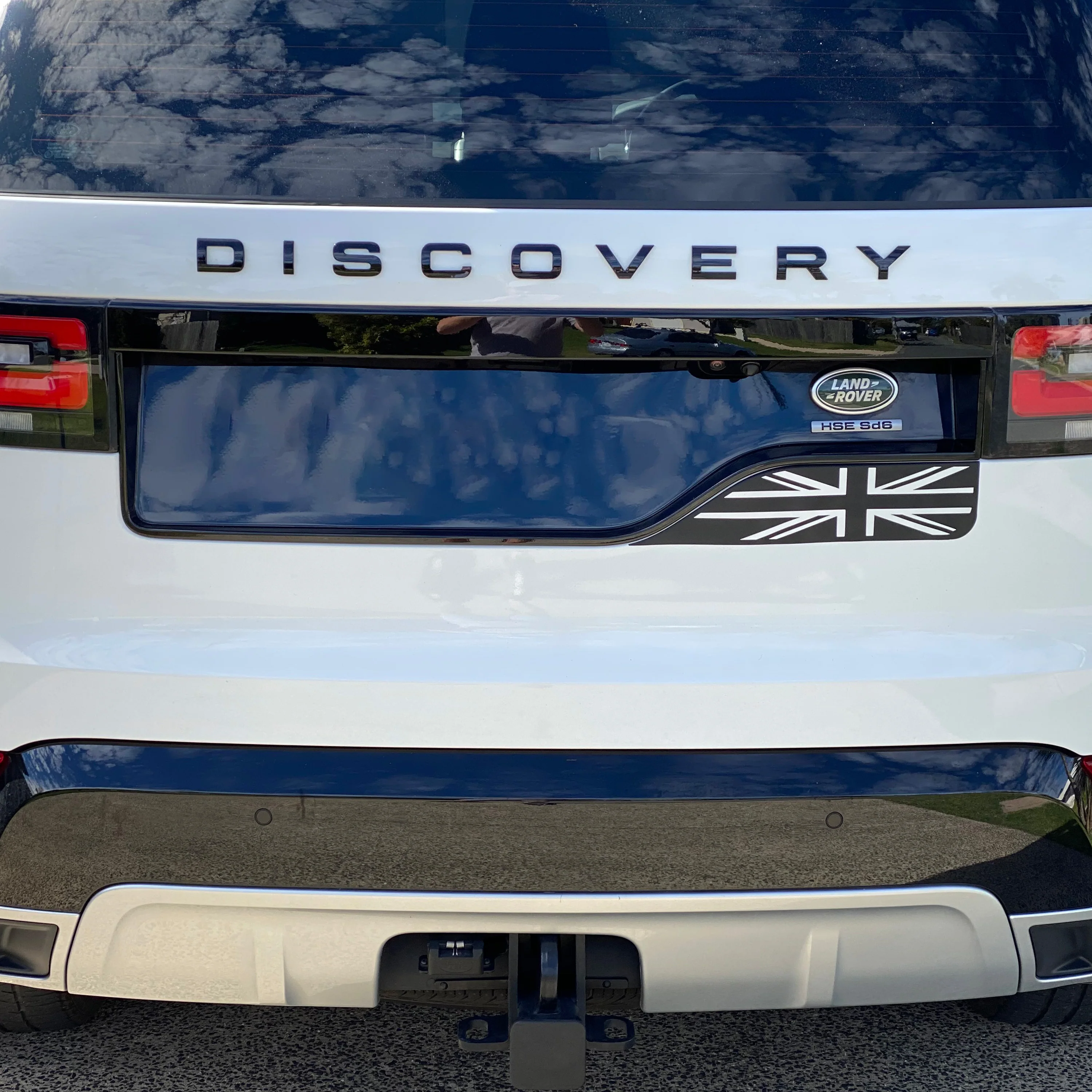 Tailgate Decal - Union Jack - Matt Black for Land Rover Discovery 5 - Image 9