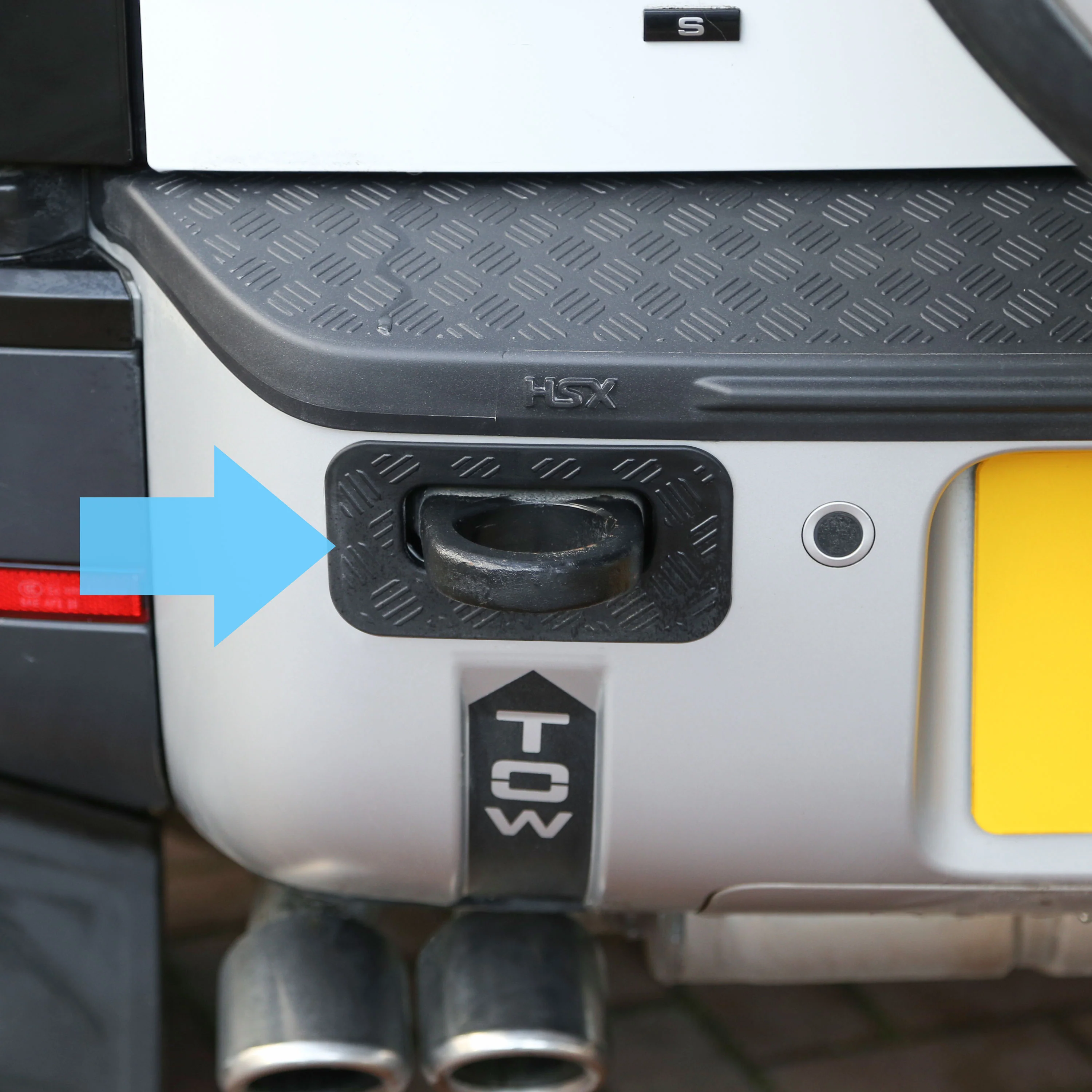 Tow Loop Upgrade Kit D - Black Loops + Chequer Surrounds (Slim Type) for Land Rover Defender L663 - Image 4