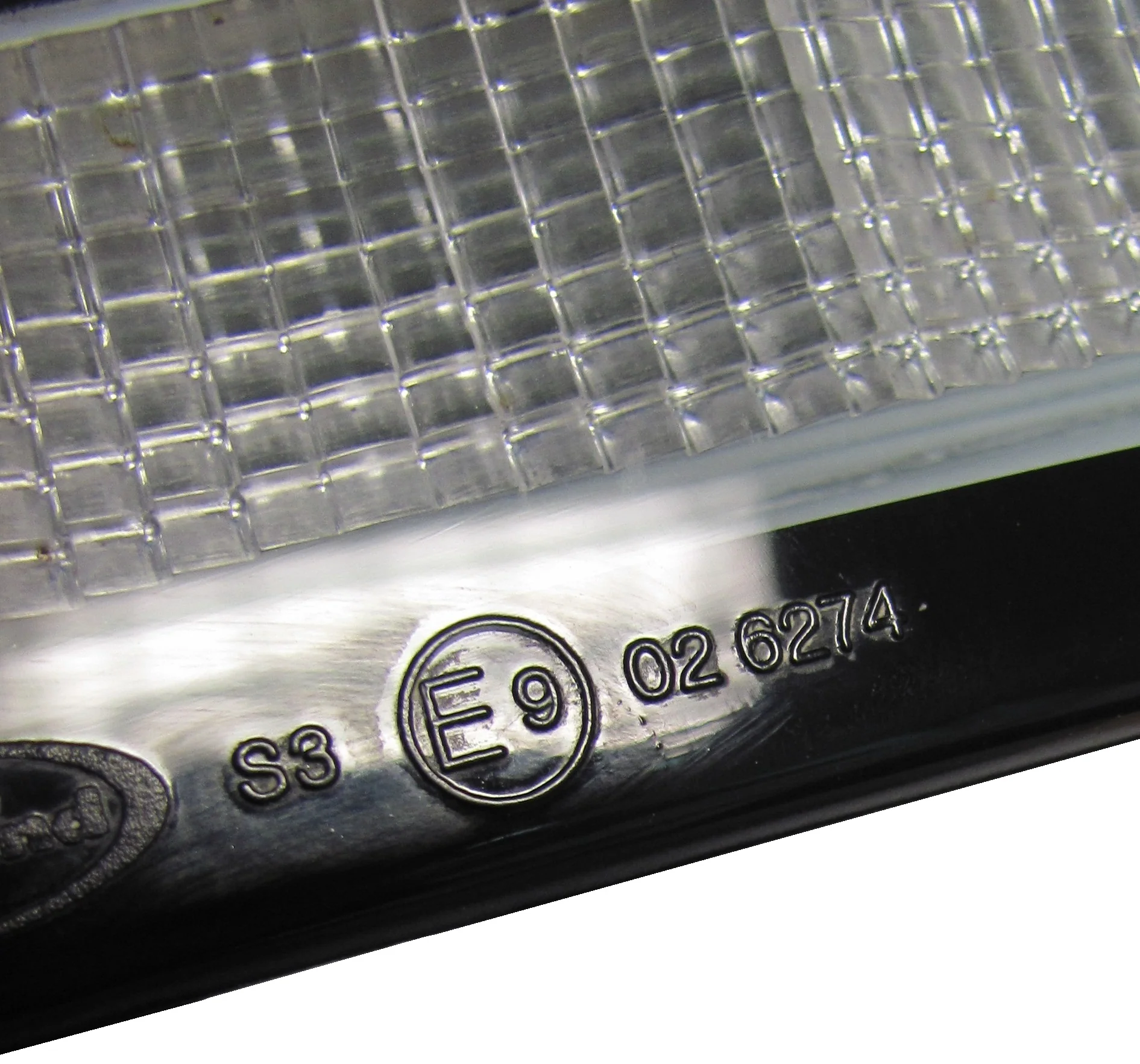 Toyota Hilux Mk6 LED Tailgate 3rd Brake Light - Clear - Image 5